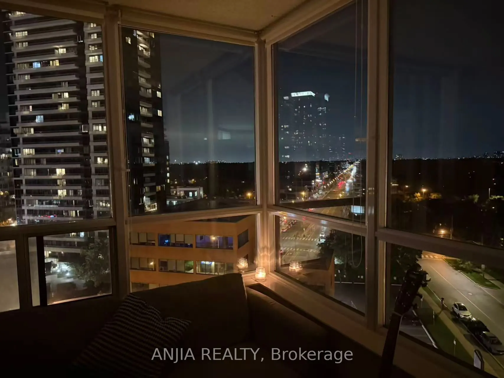 5 Northtown Way #903