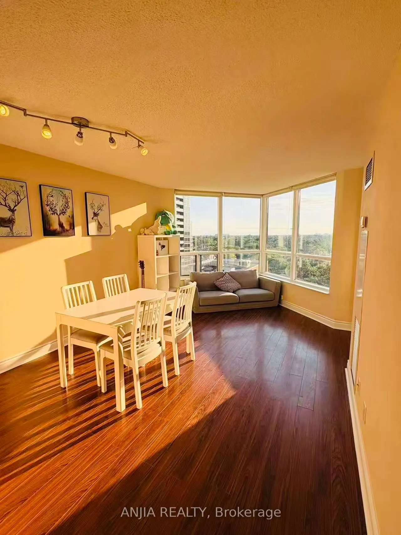 5 Northtown Way #903