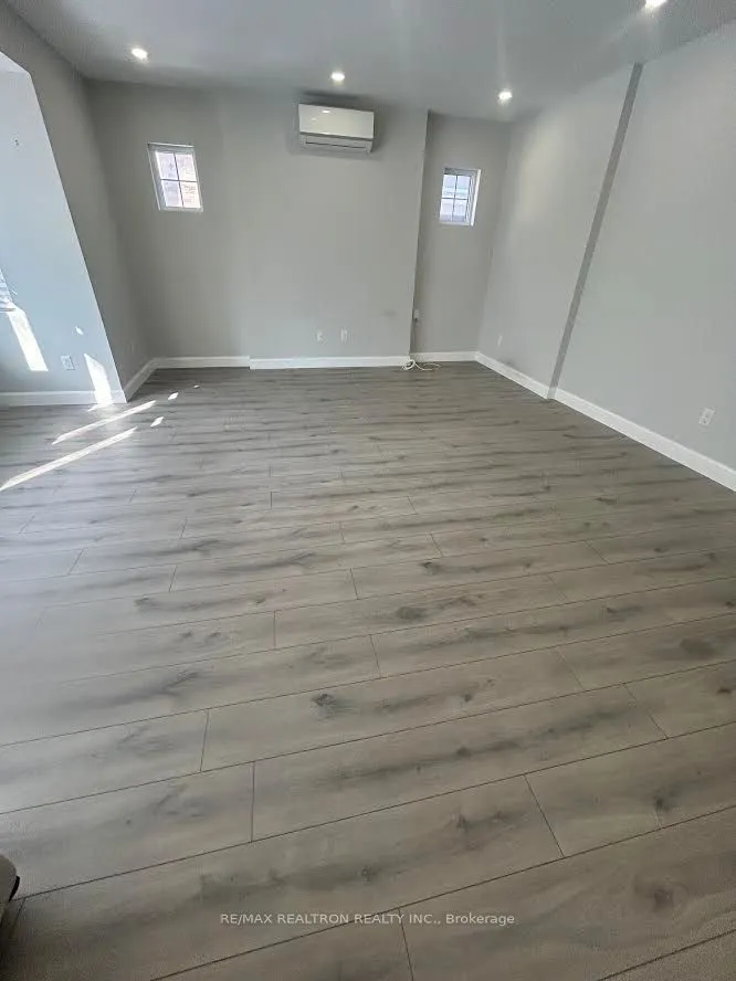 485 Oriole Parkway #Main