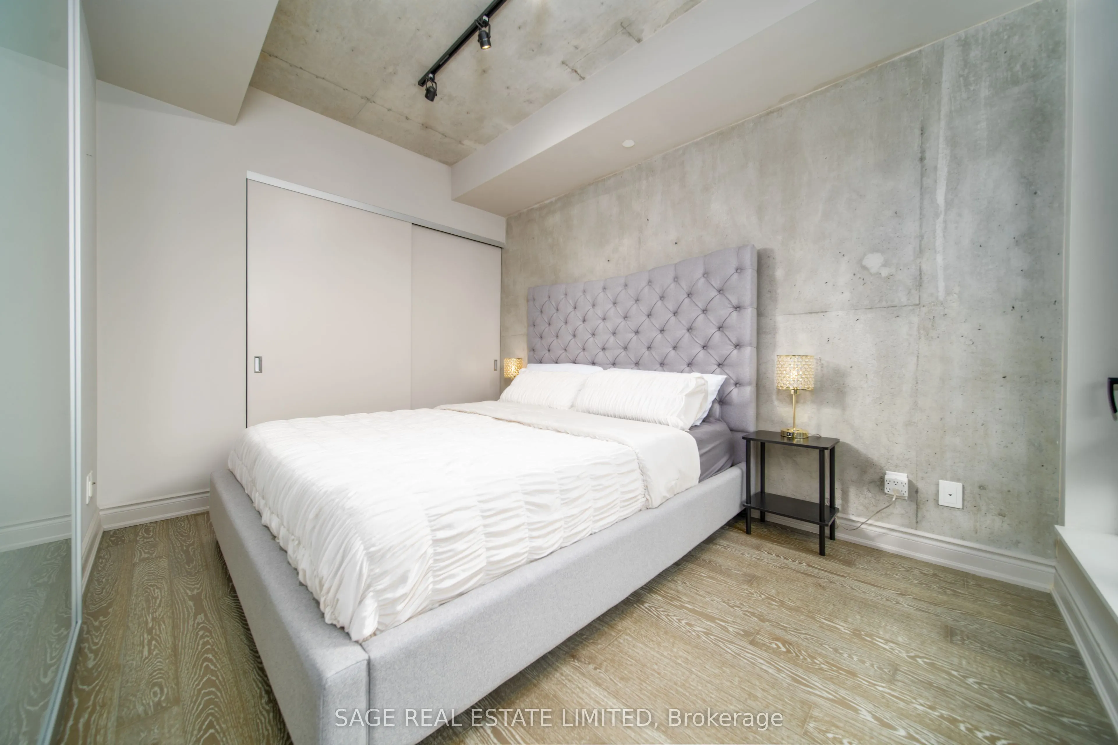 608 RICHMOND Street W #320
