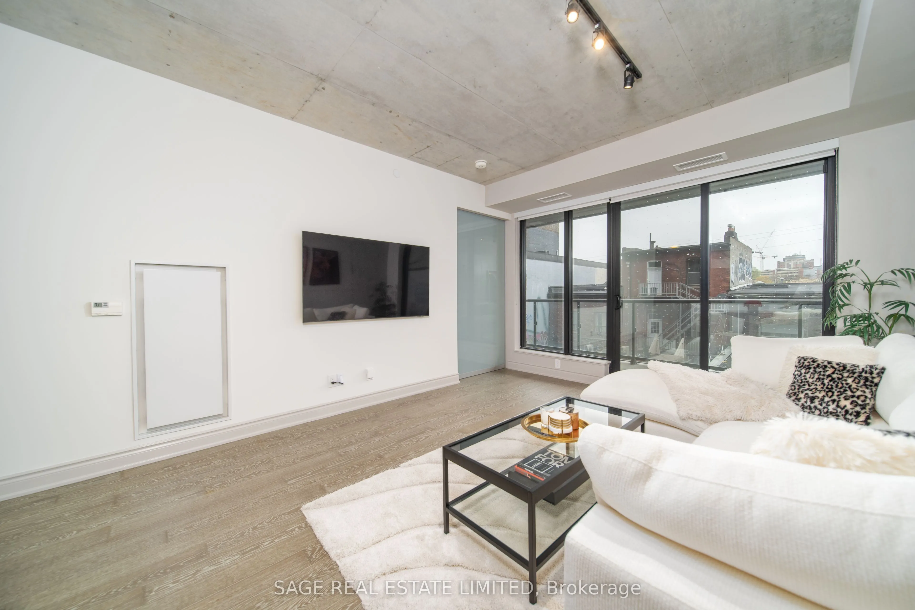 608 RICHMOND Street W #320