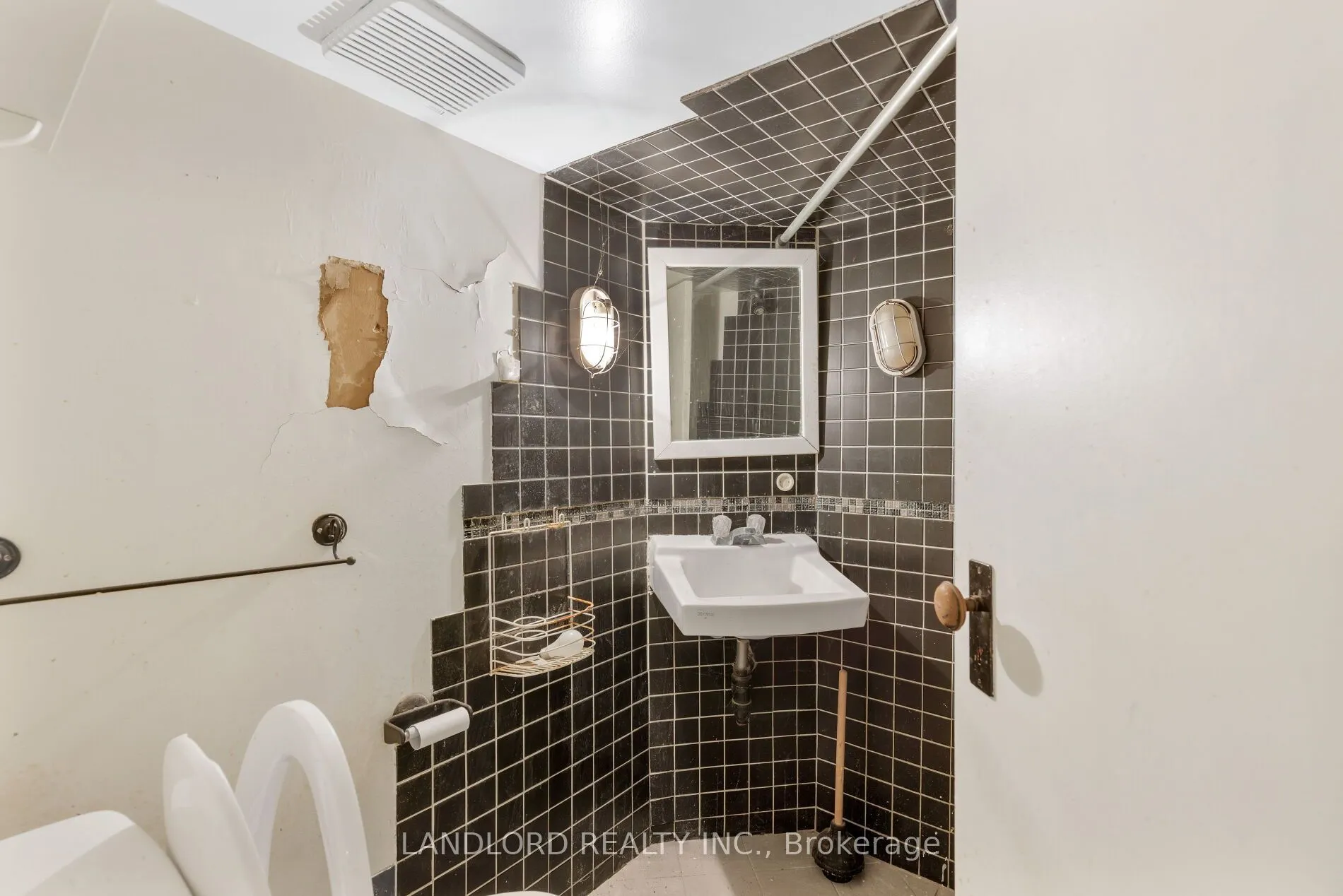 107A Scollard Street