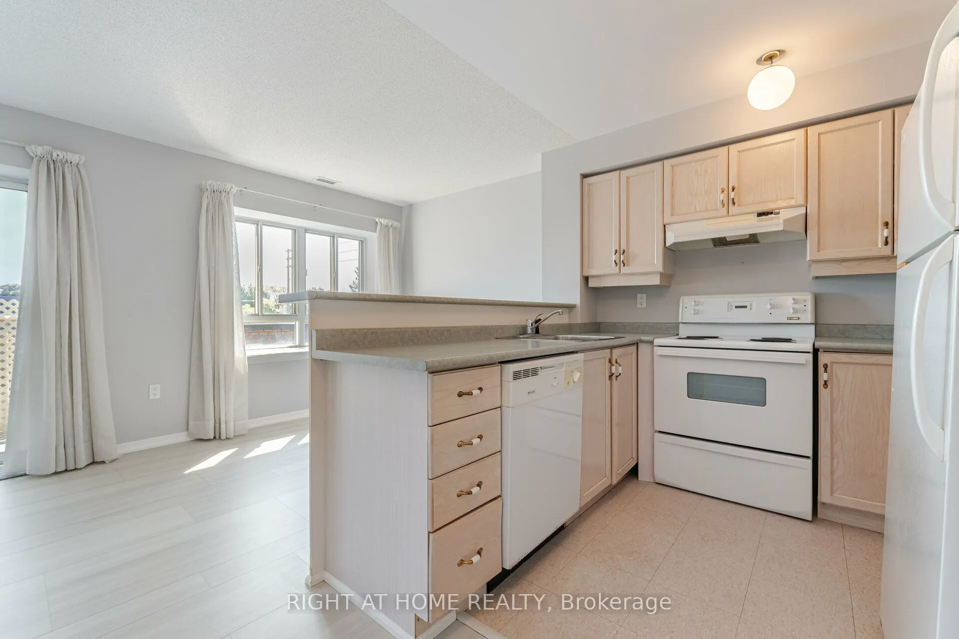 1387 Bayview Avenue #306