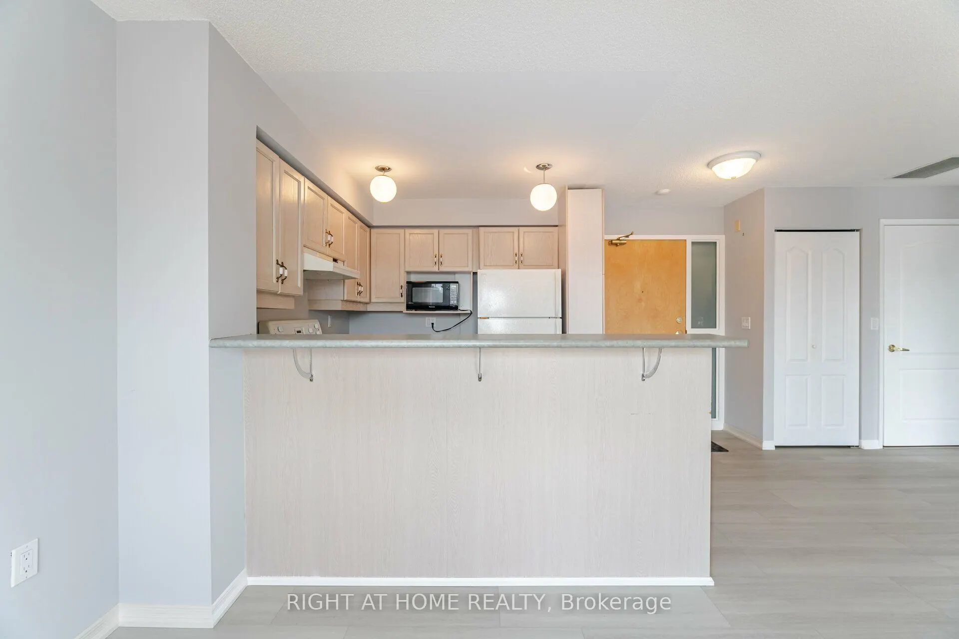 1387 Bayview Avenue #306