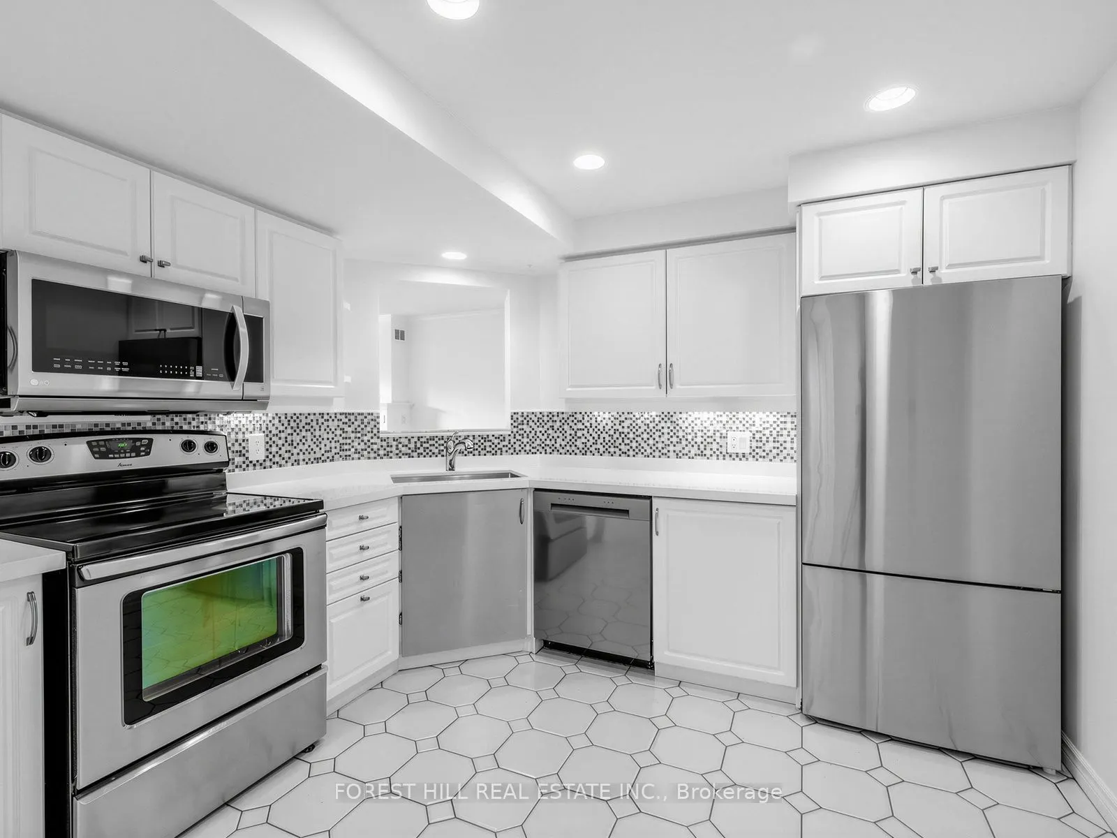1818 Bayview Avenue #302