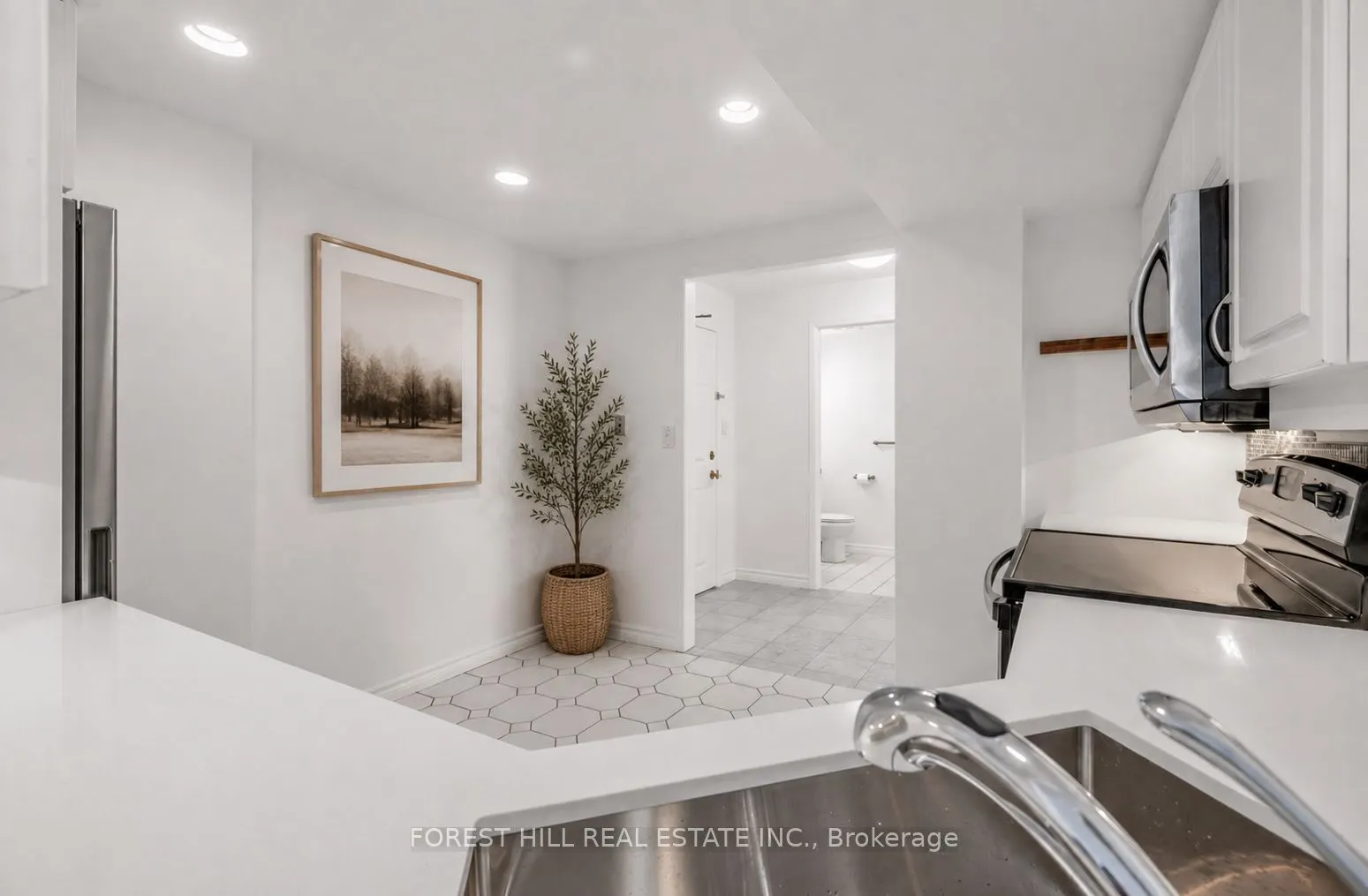 1818 Bayview Avenue #302
