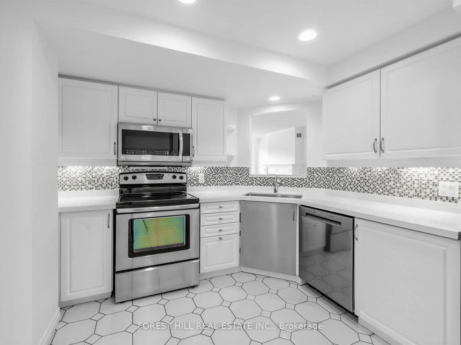 1818 Bayview Avenue #302