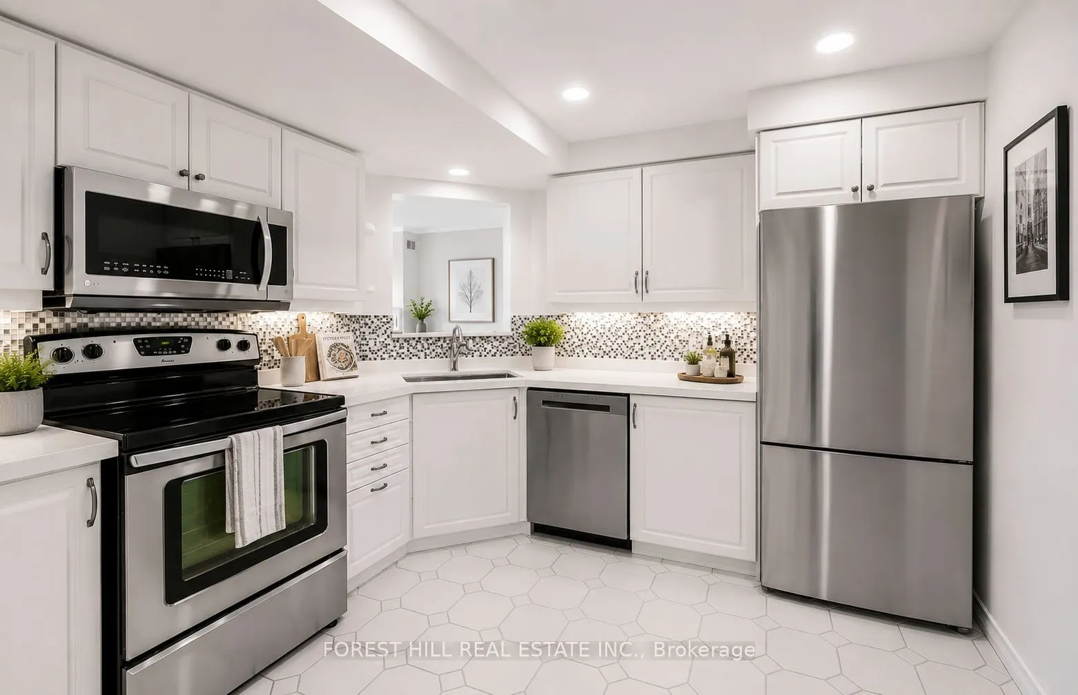 1818 Bayview Avenue #302