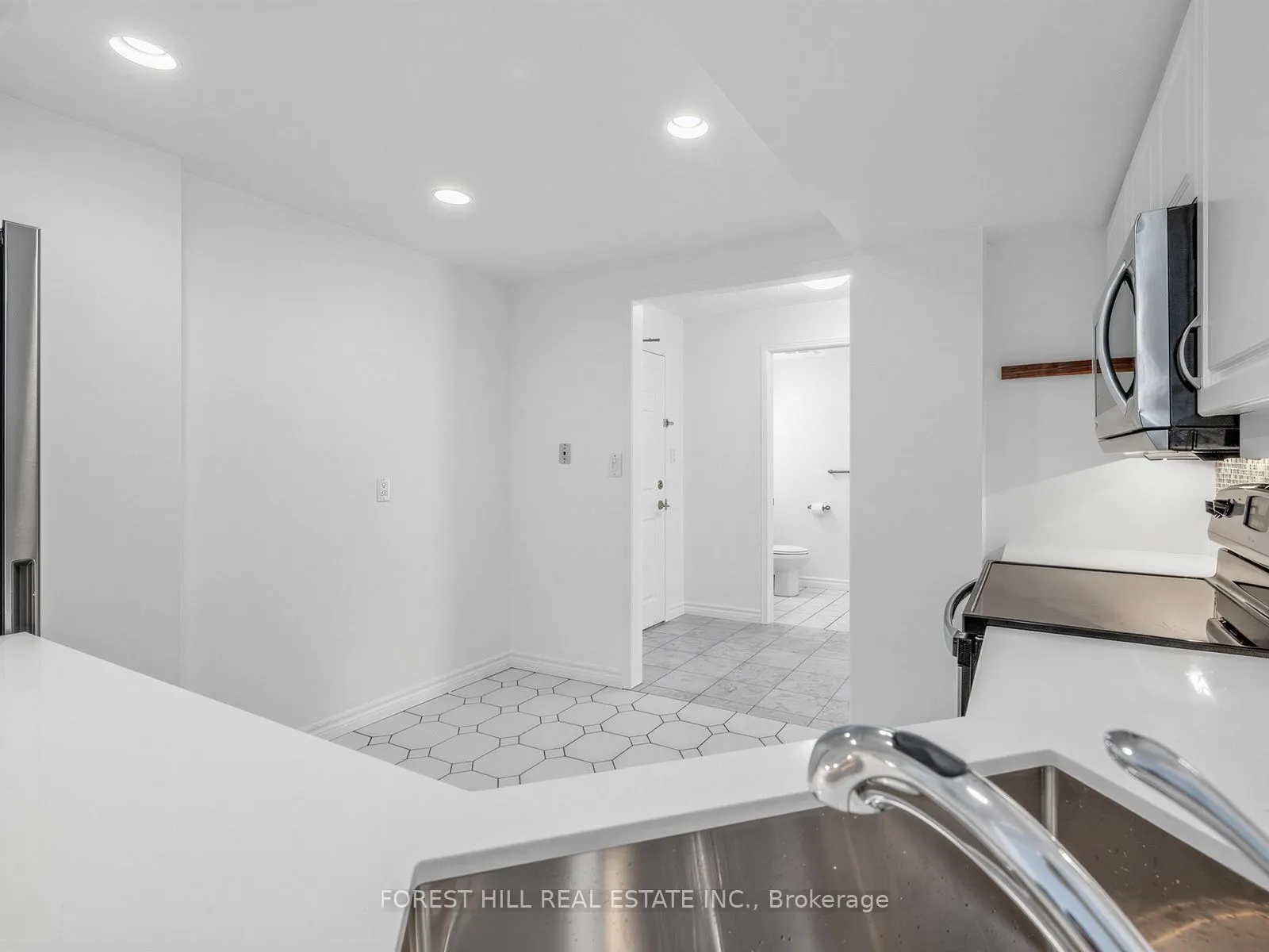 1818 Bayview Avenue #302