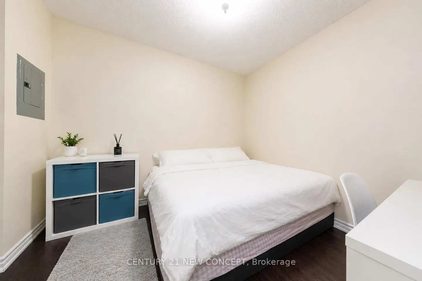 761 Bay Street #404