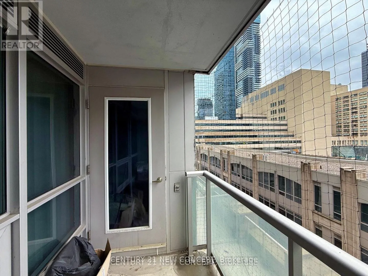 761 Bay Street #404