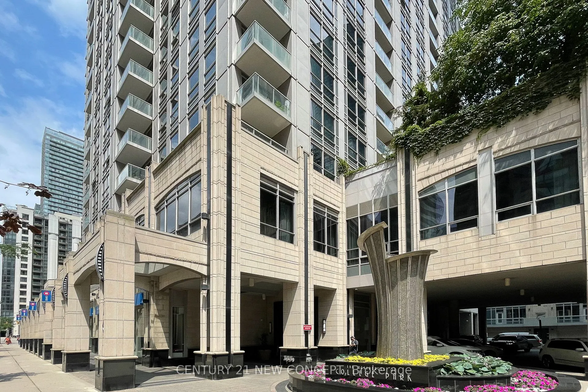 761 Bay Street #404