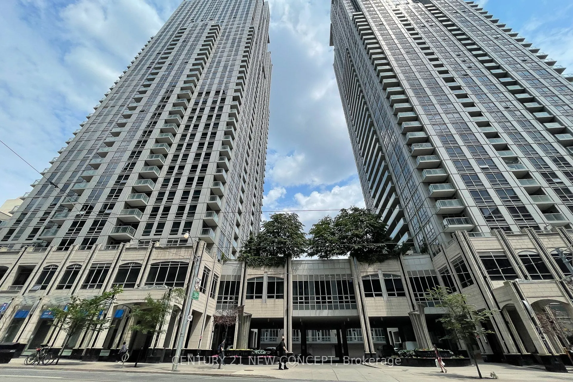 761 Bay Street #404