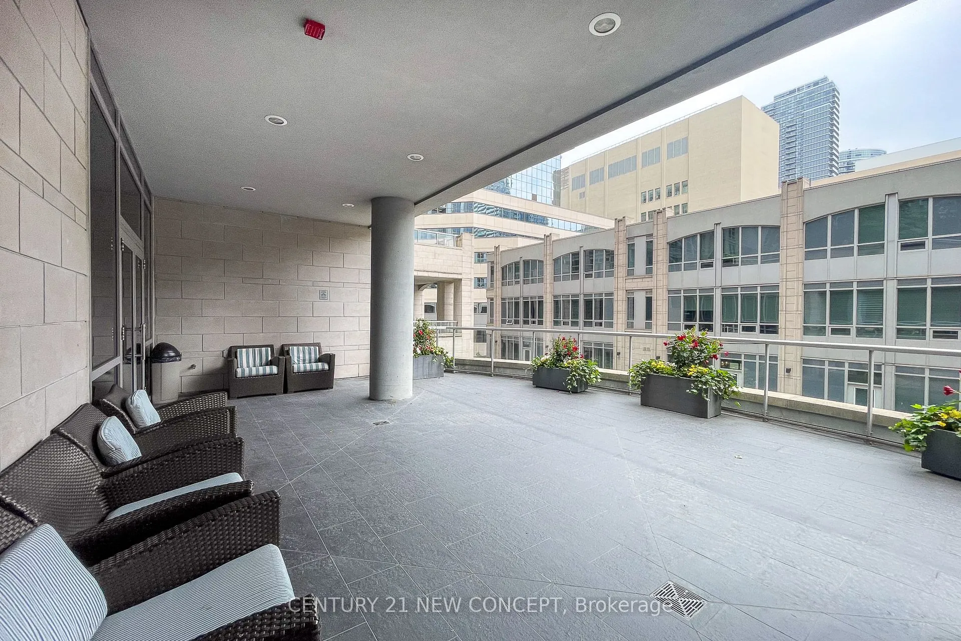 761 Bay Street #404