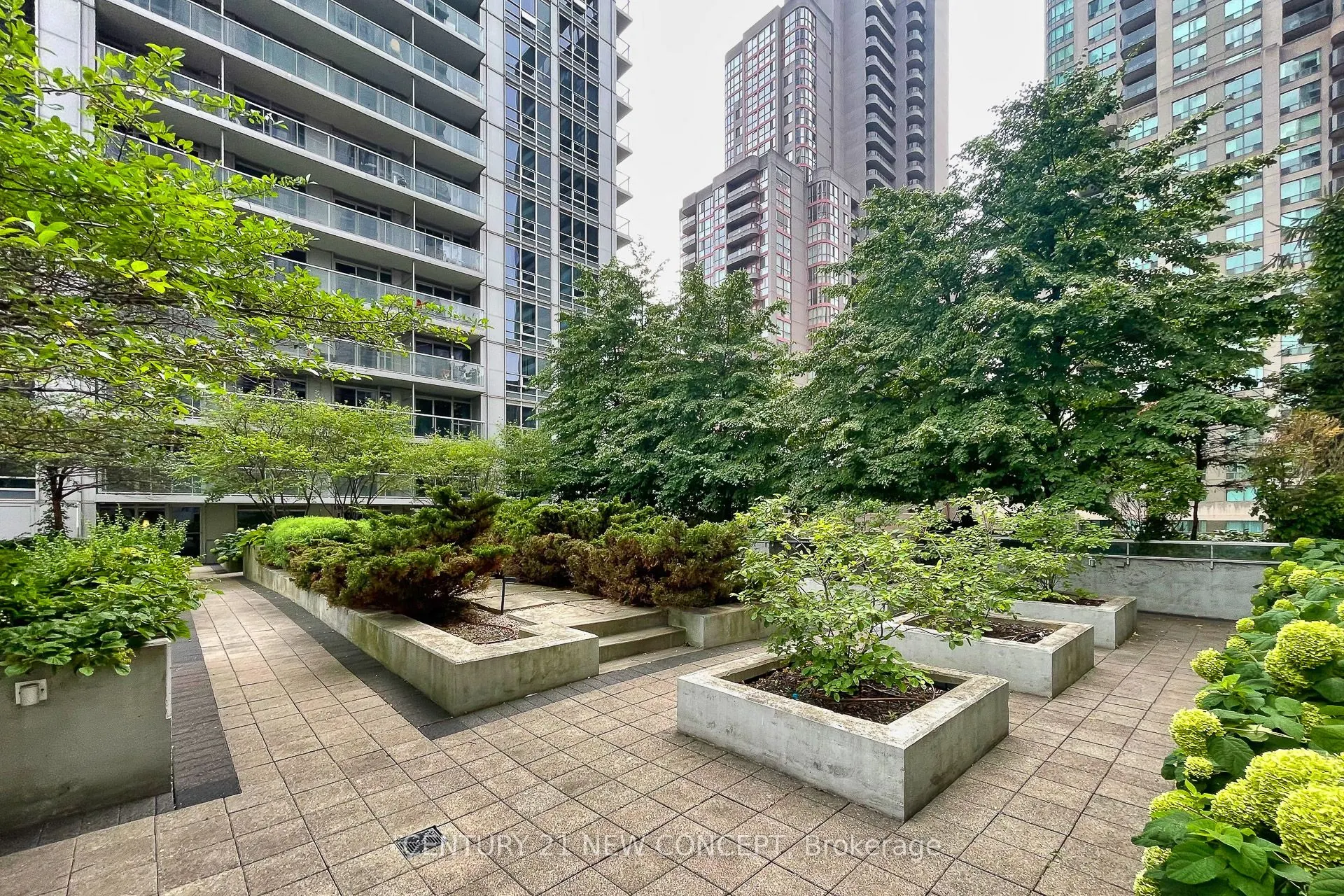 761 Bay Street #404