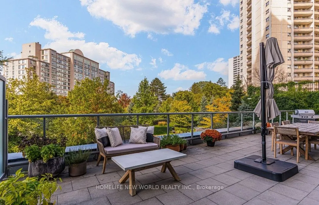 18 Graydon Hall Drive #809