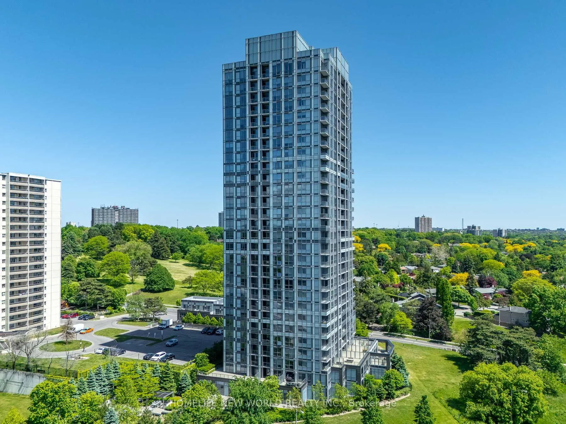18 Graydon Hall Drive #809