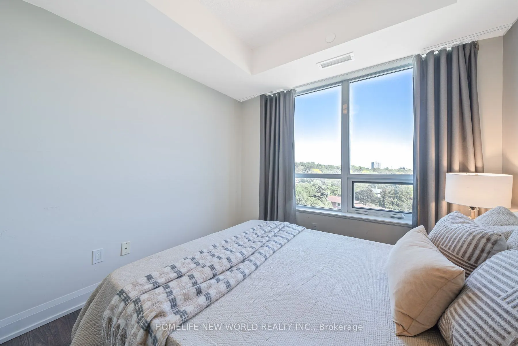 18 Graydon Hall Drive #809