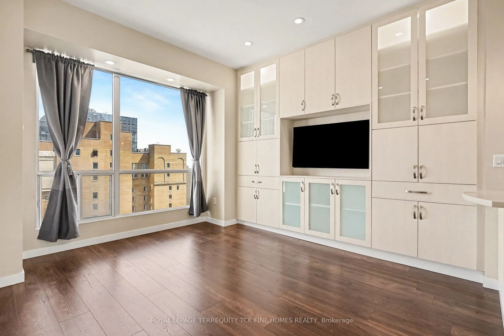 7 King Street E #1814