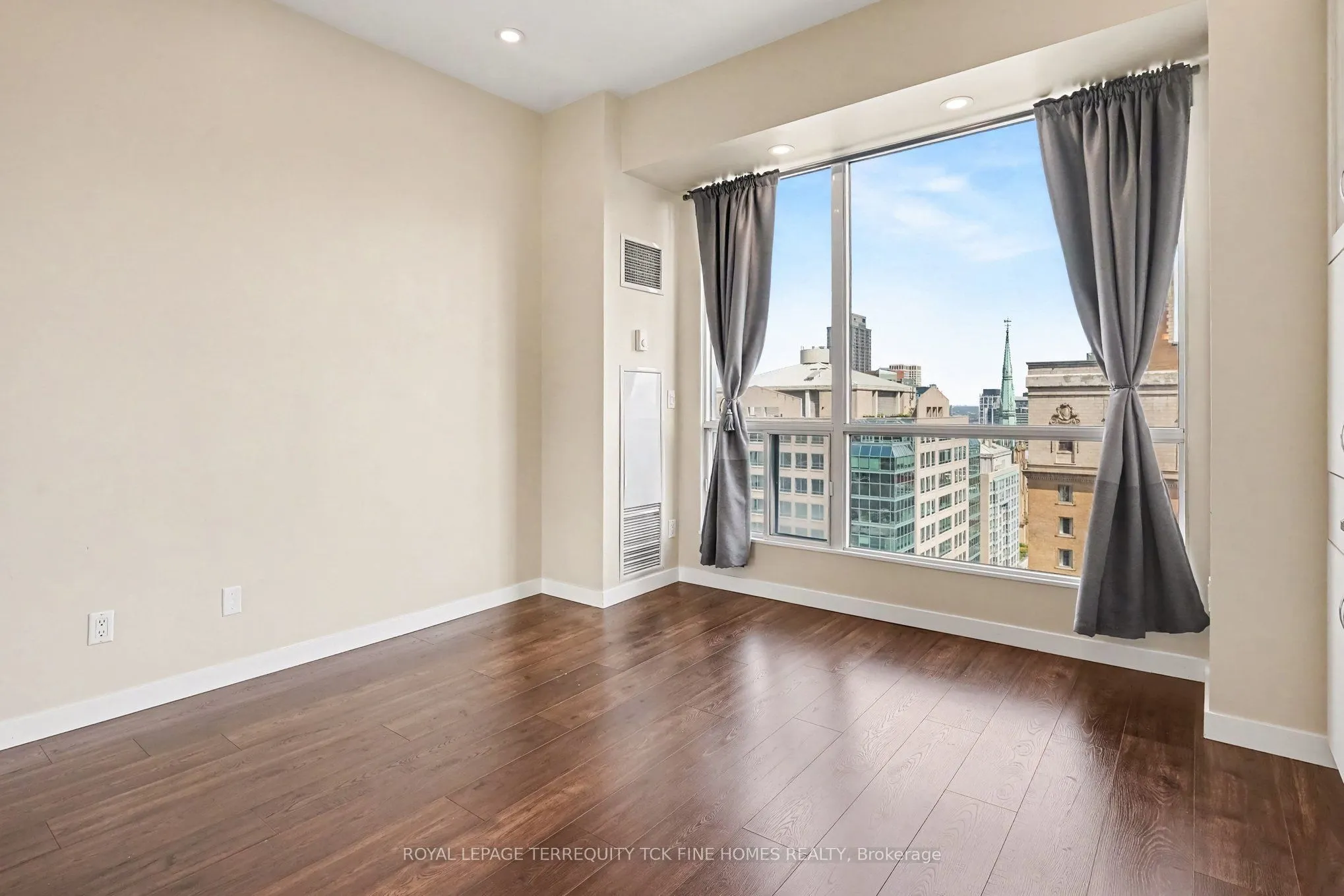 7 King Street E #1814