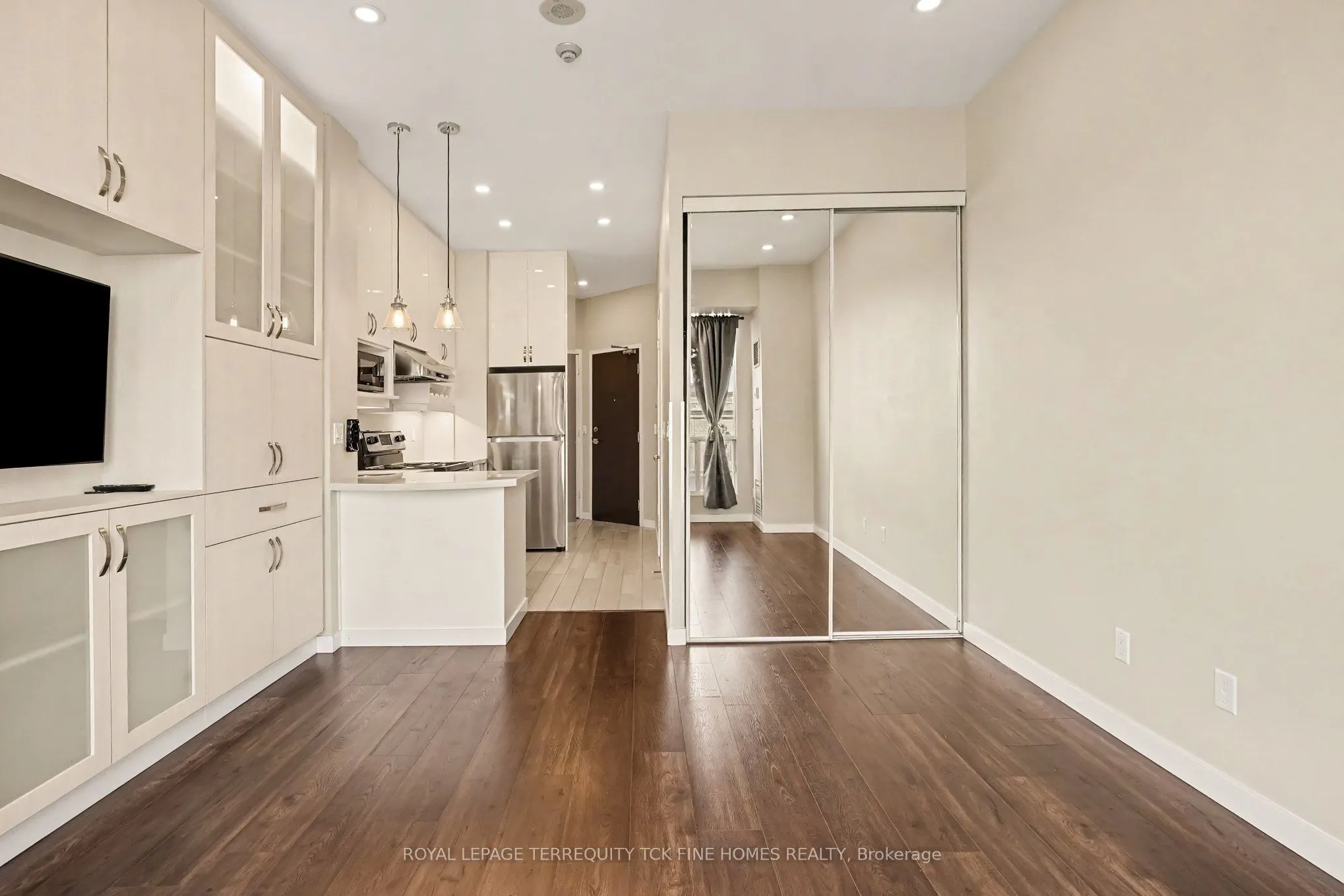 7 King Street E #1814