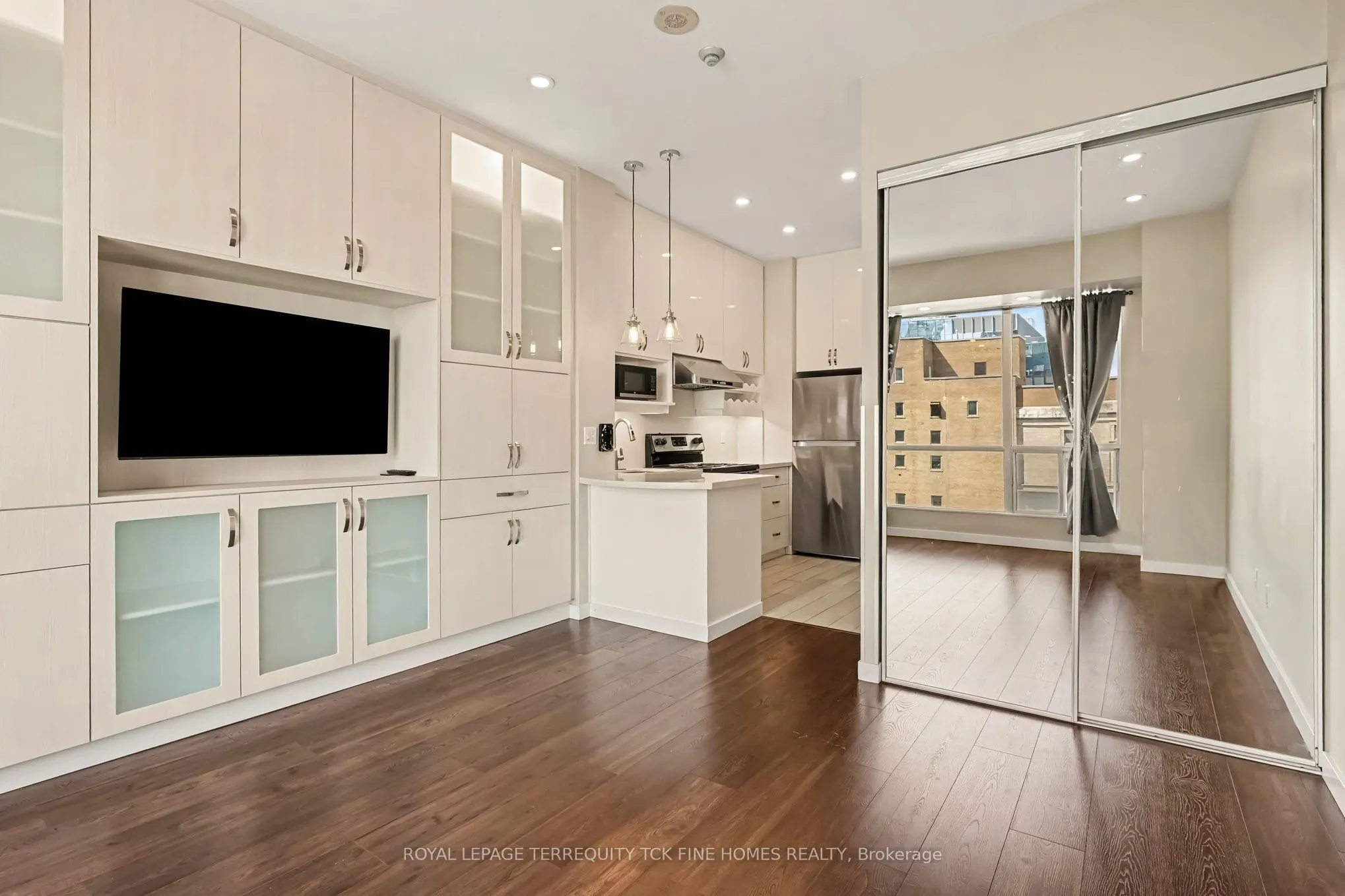 7 King Street E #1814