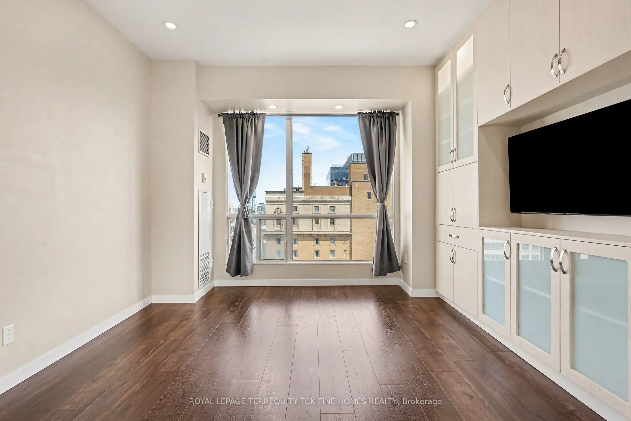 7 King Street E #1814