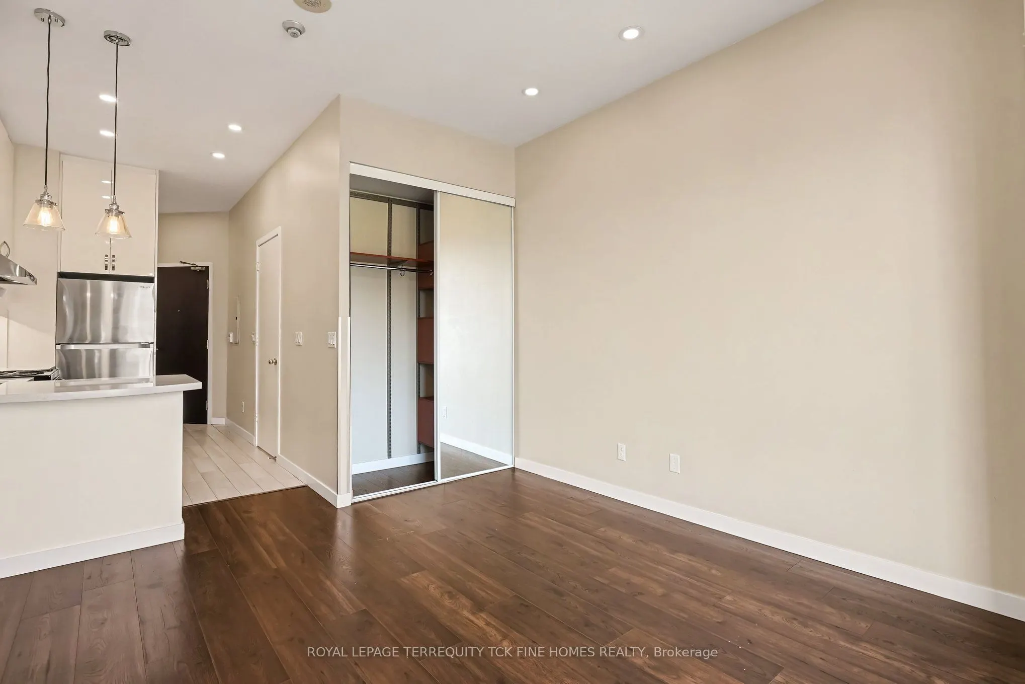 7 King Street E #1814