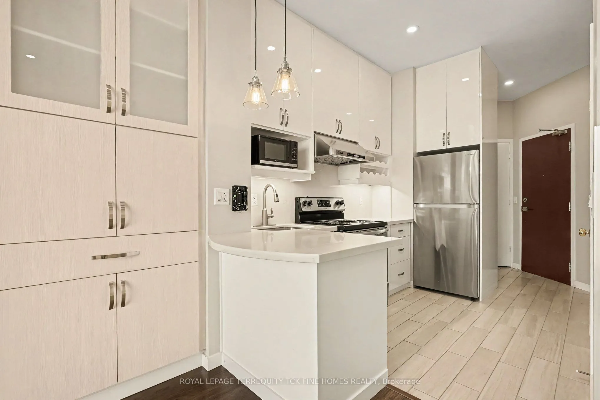 7 King Street E #1814