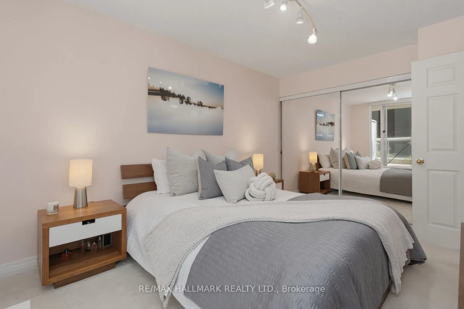 43 Eglinton Avenue E #310