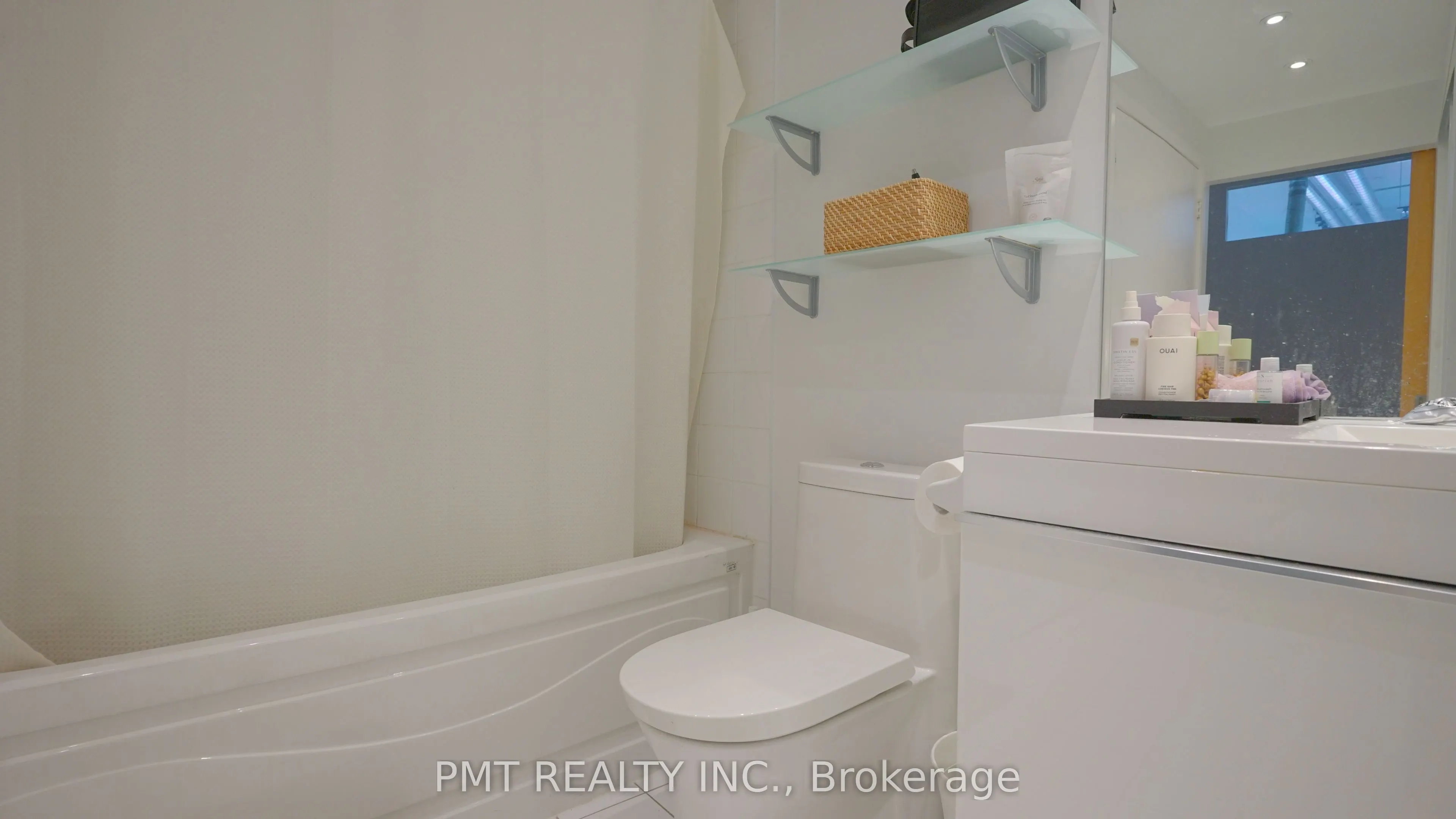700 King Street W #208