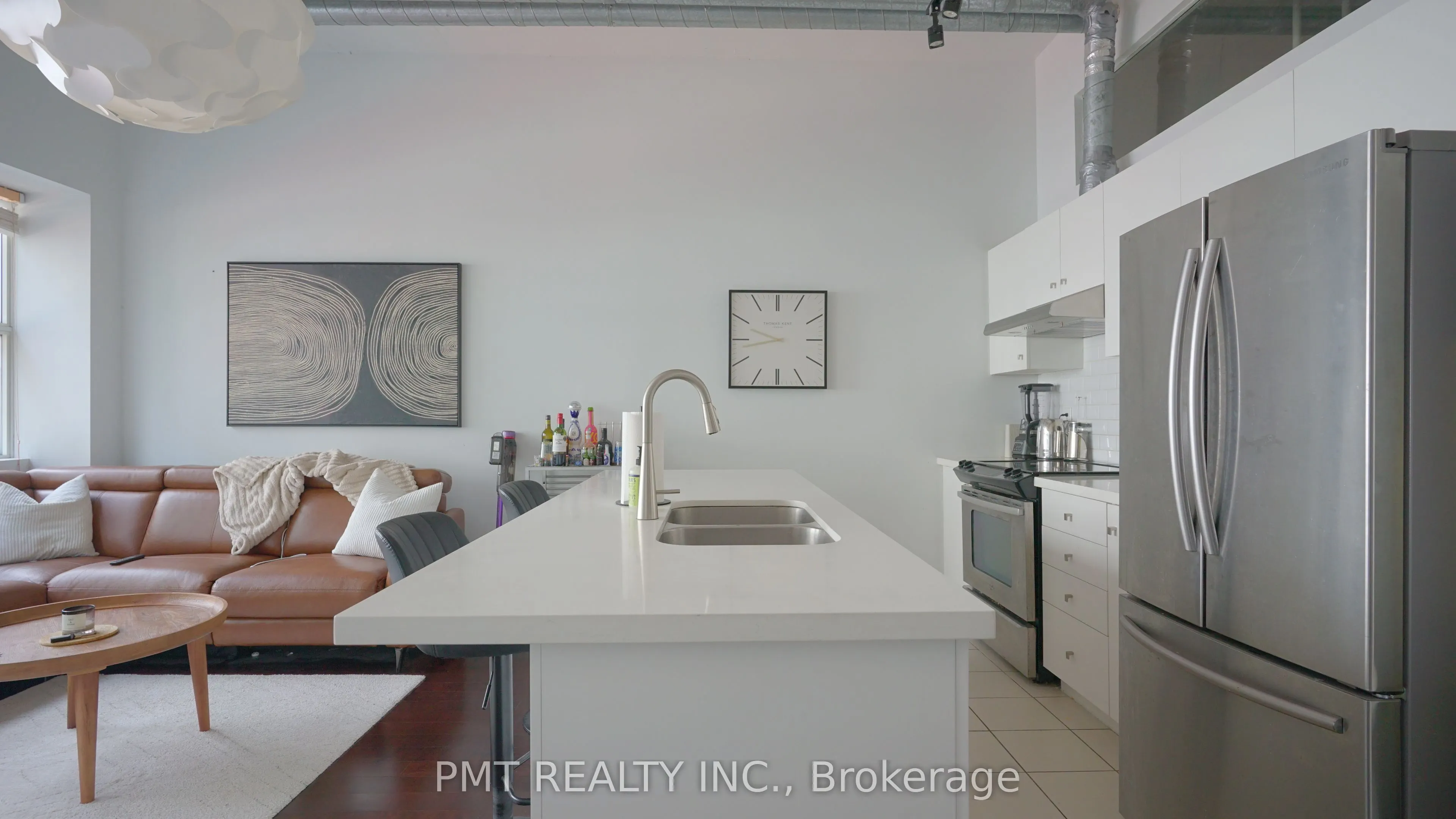 700 King Street W #208