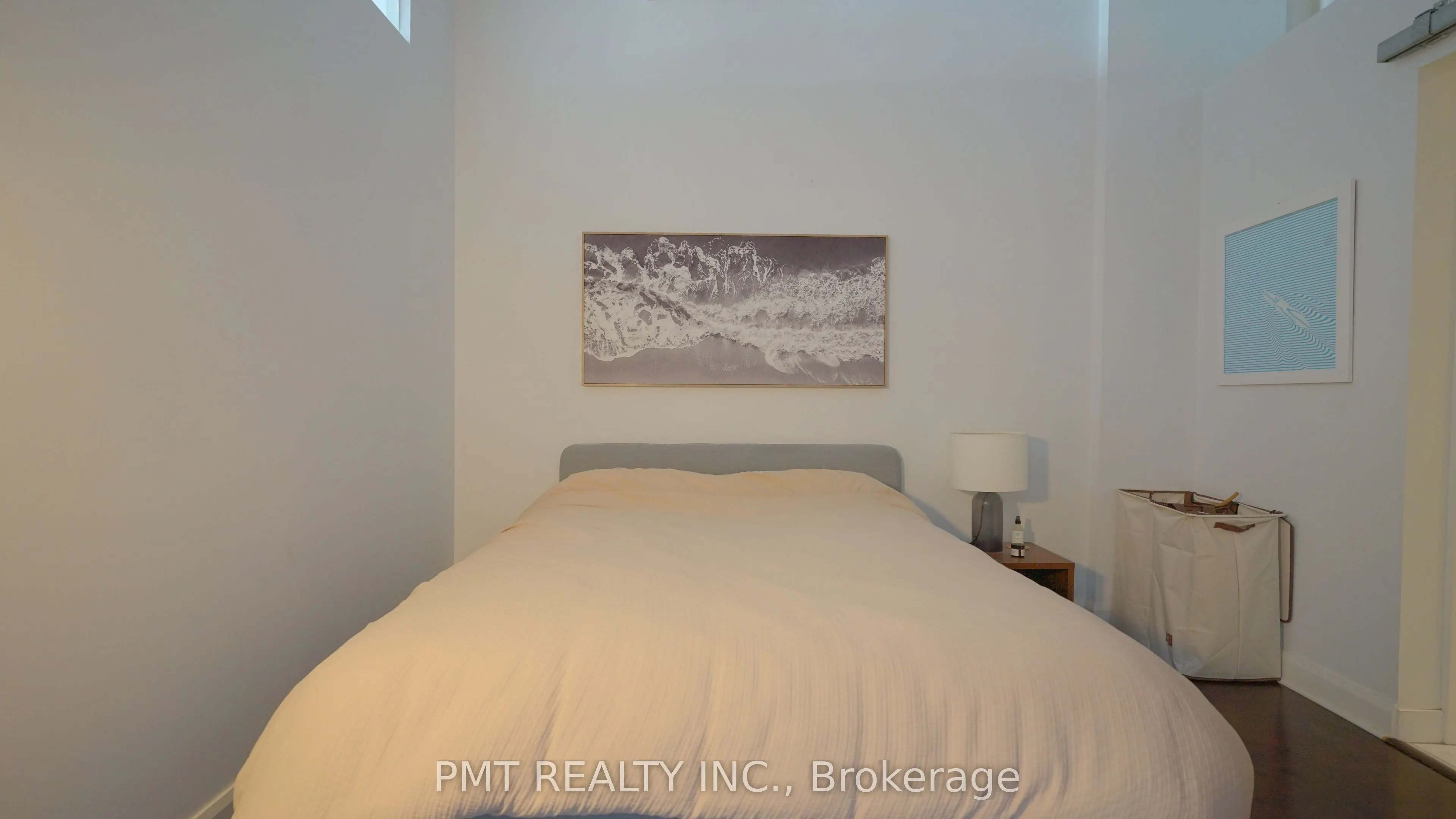 700 King Street W #208