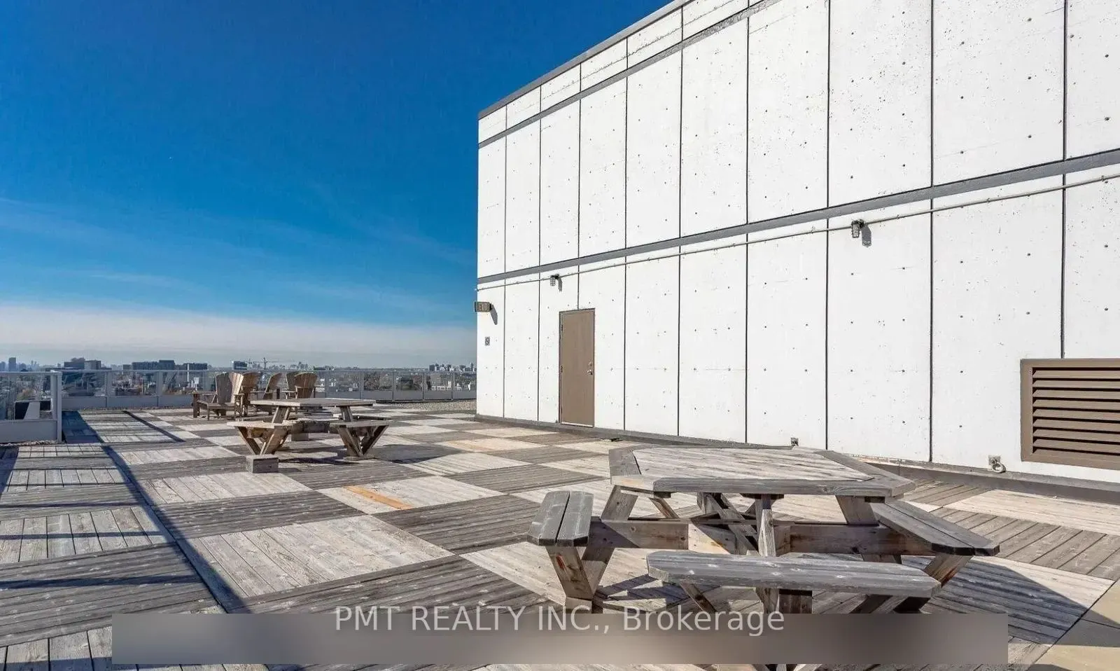 700 King Street W #208