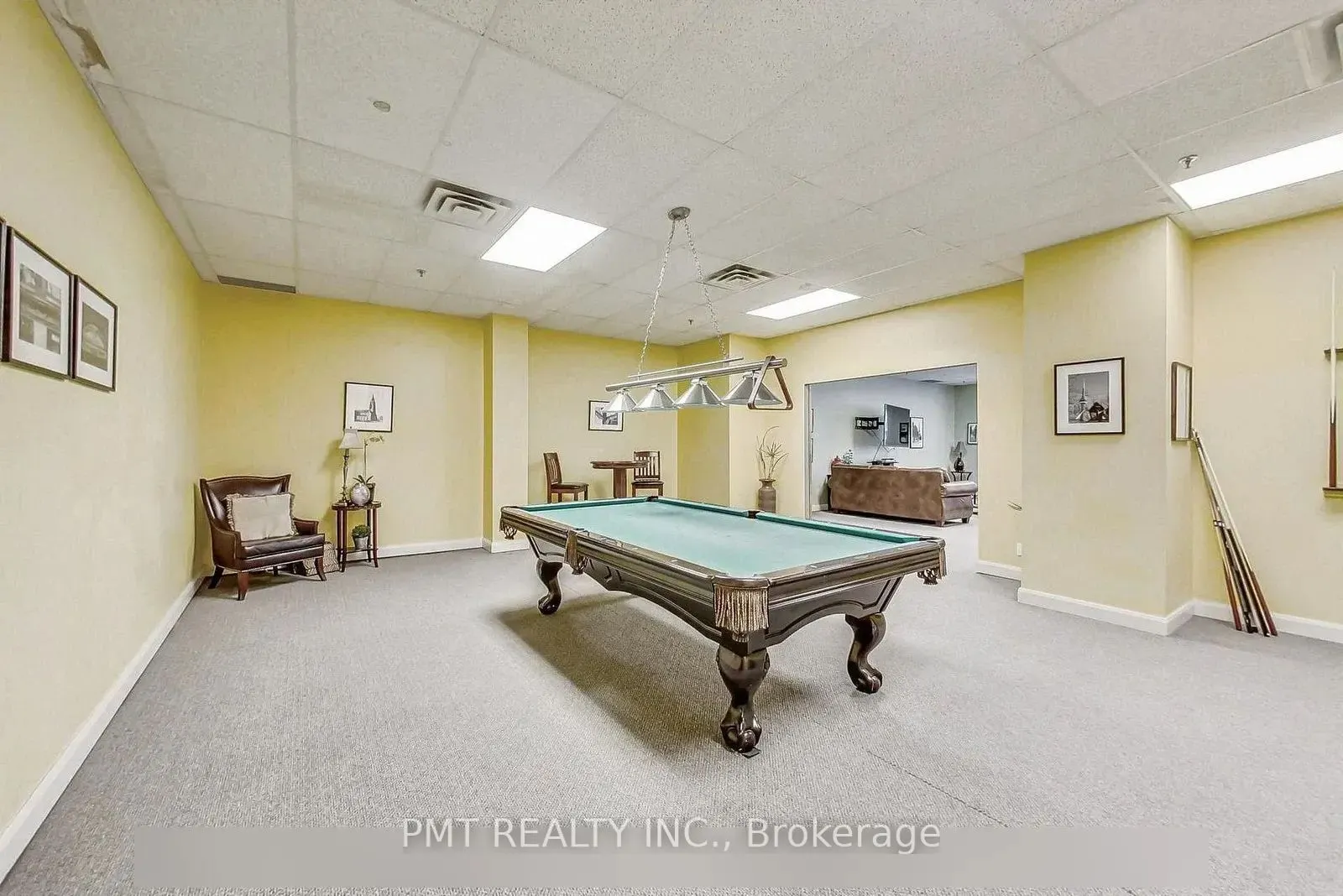 700 King Street W #208