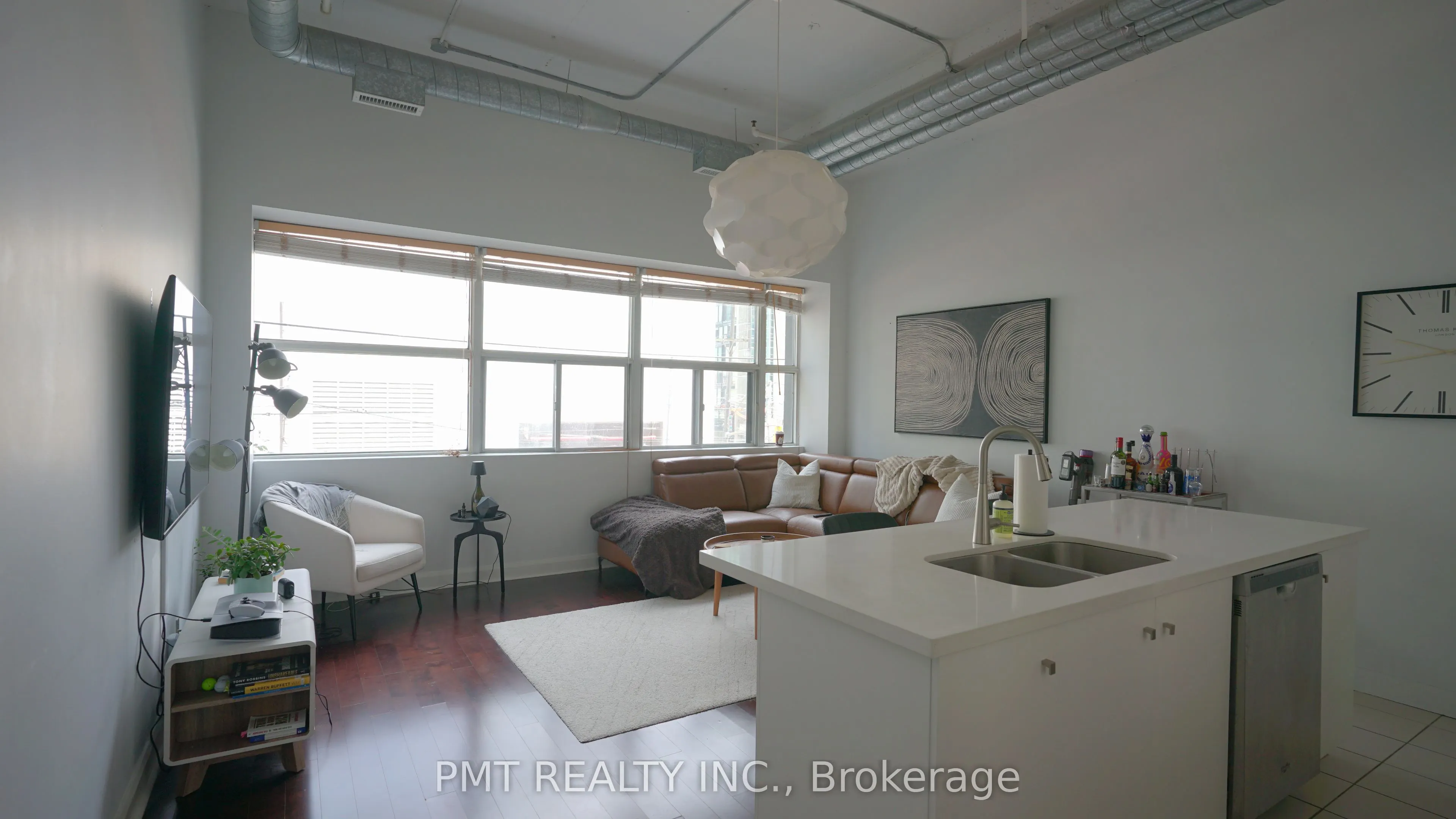 700 King Street W #208