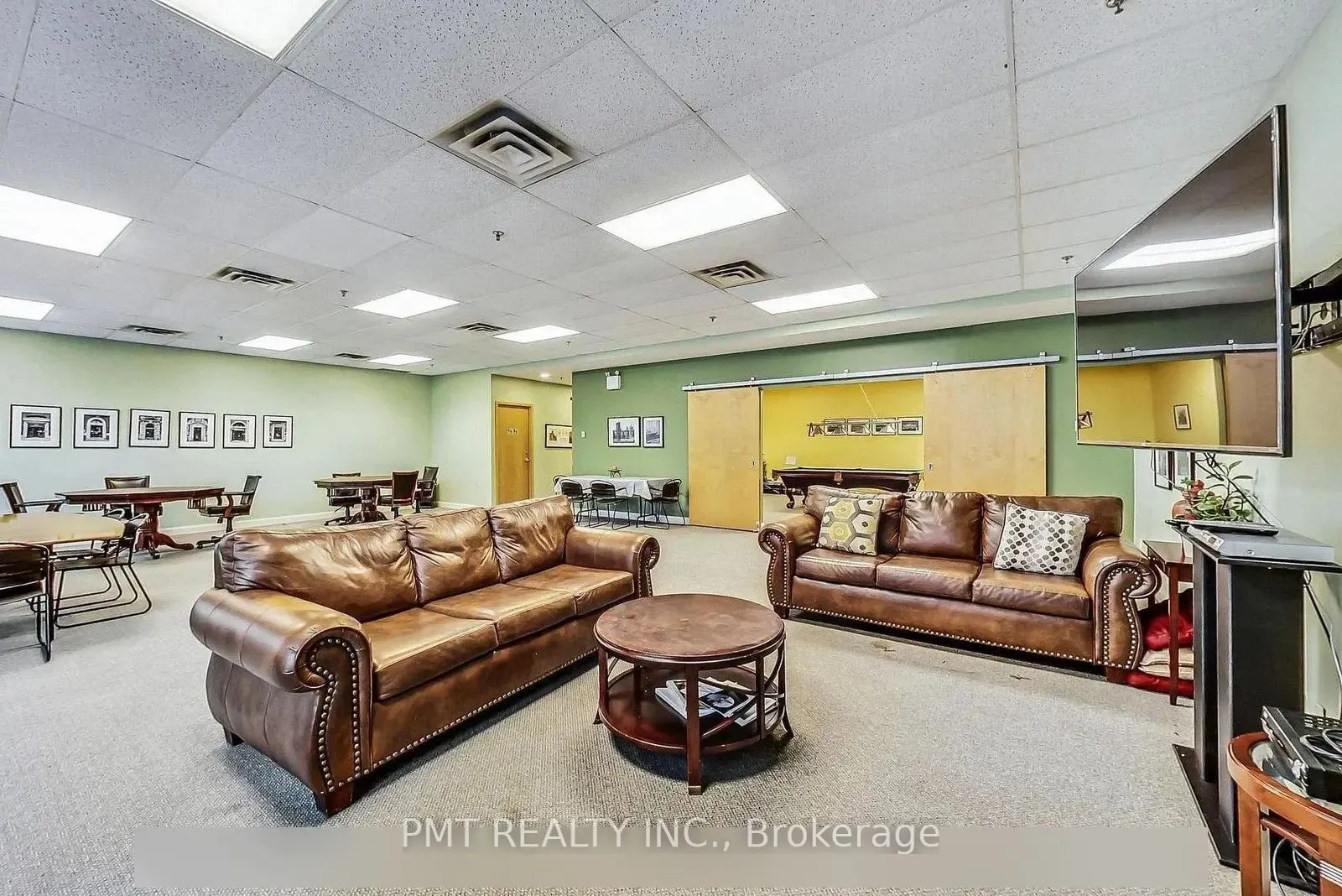 700 King Street W #208