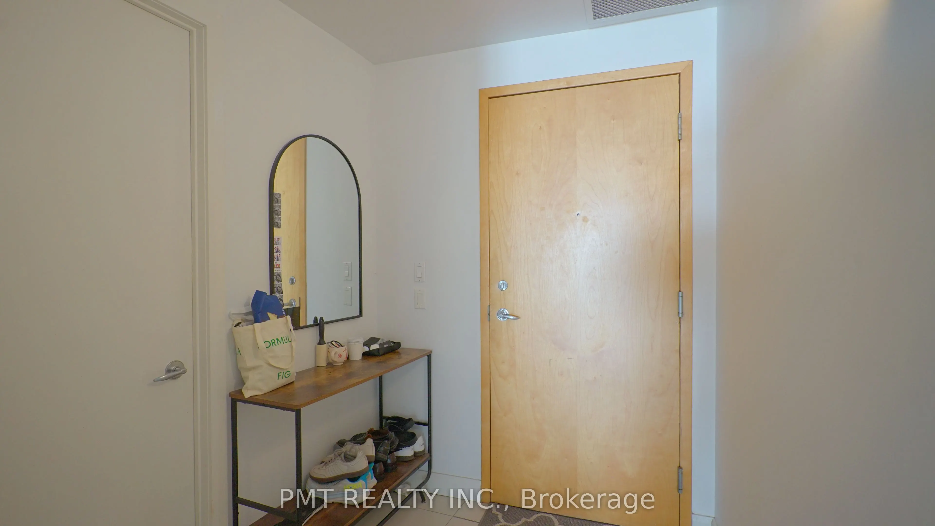 700 King Street W #208