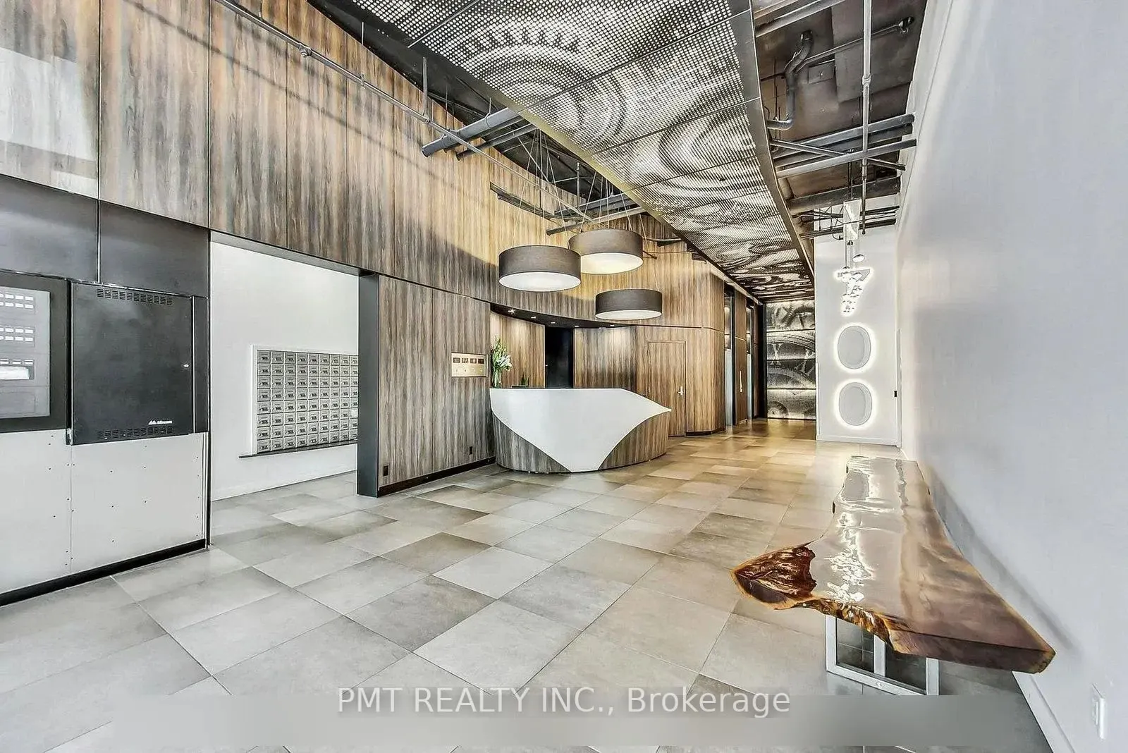 700 King Street W #208