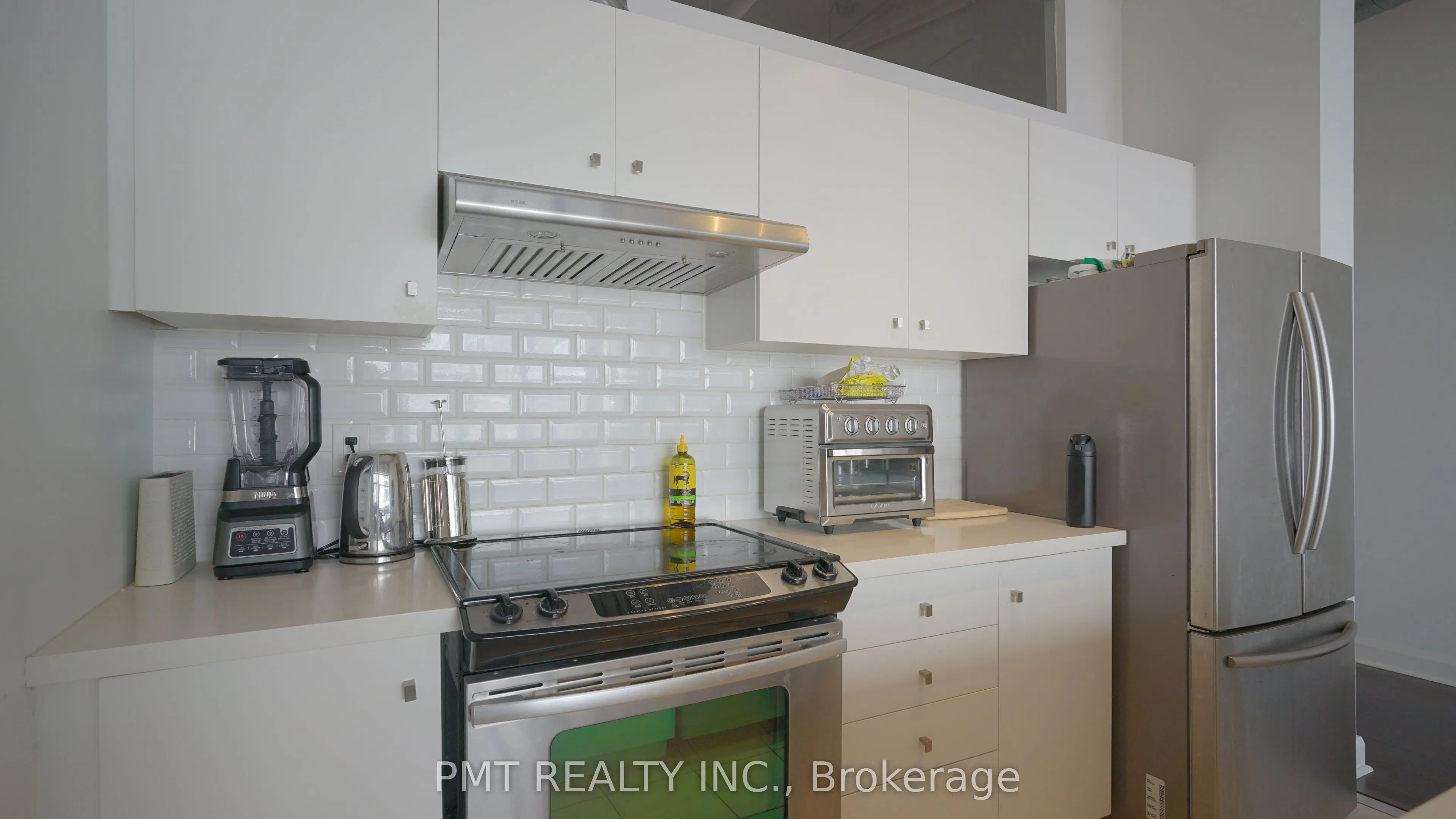 700 King Street W #208