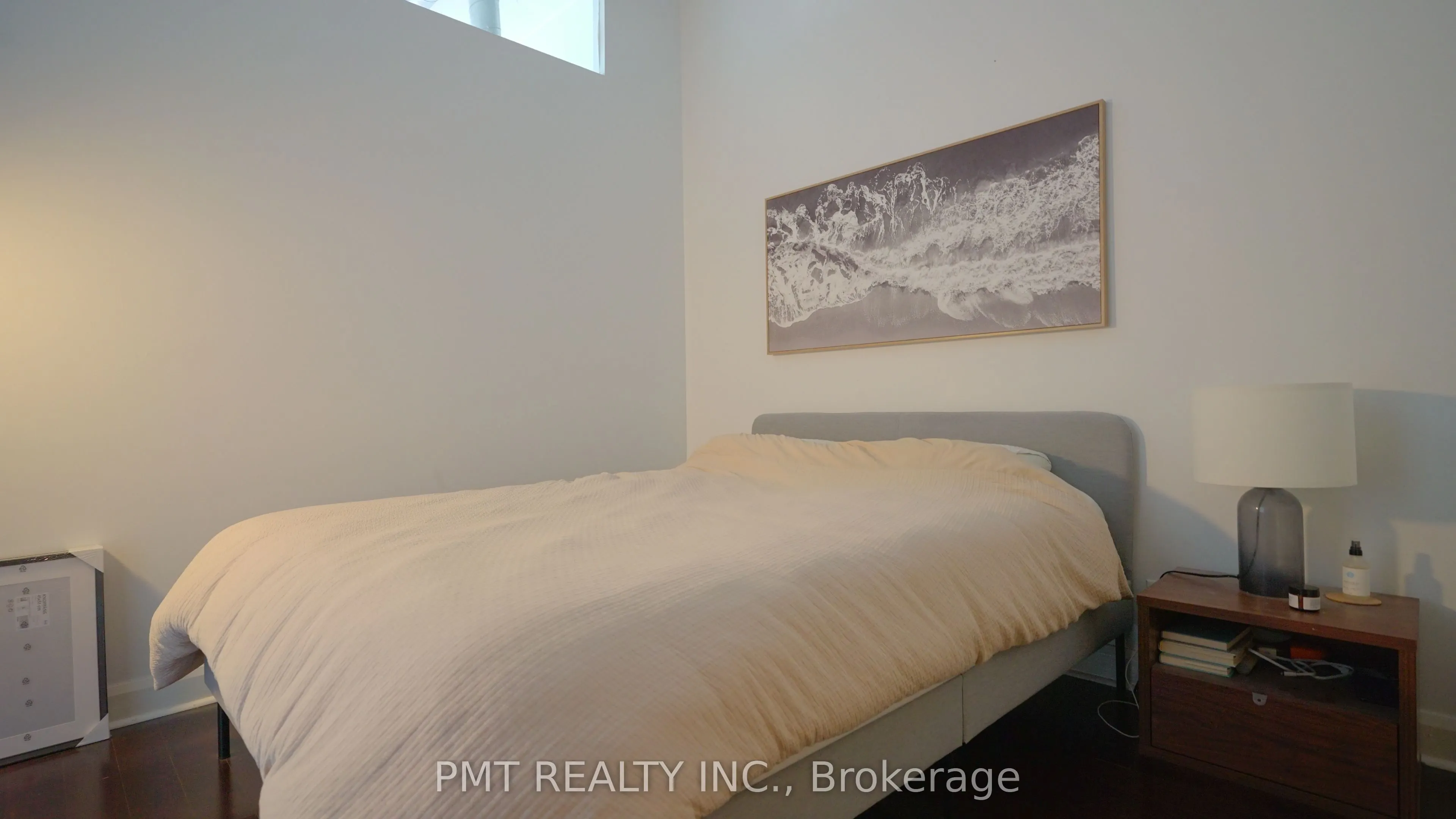 700 King Street W #208