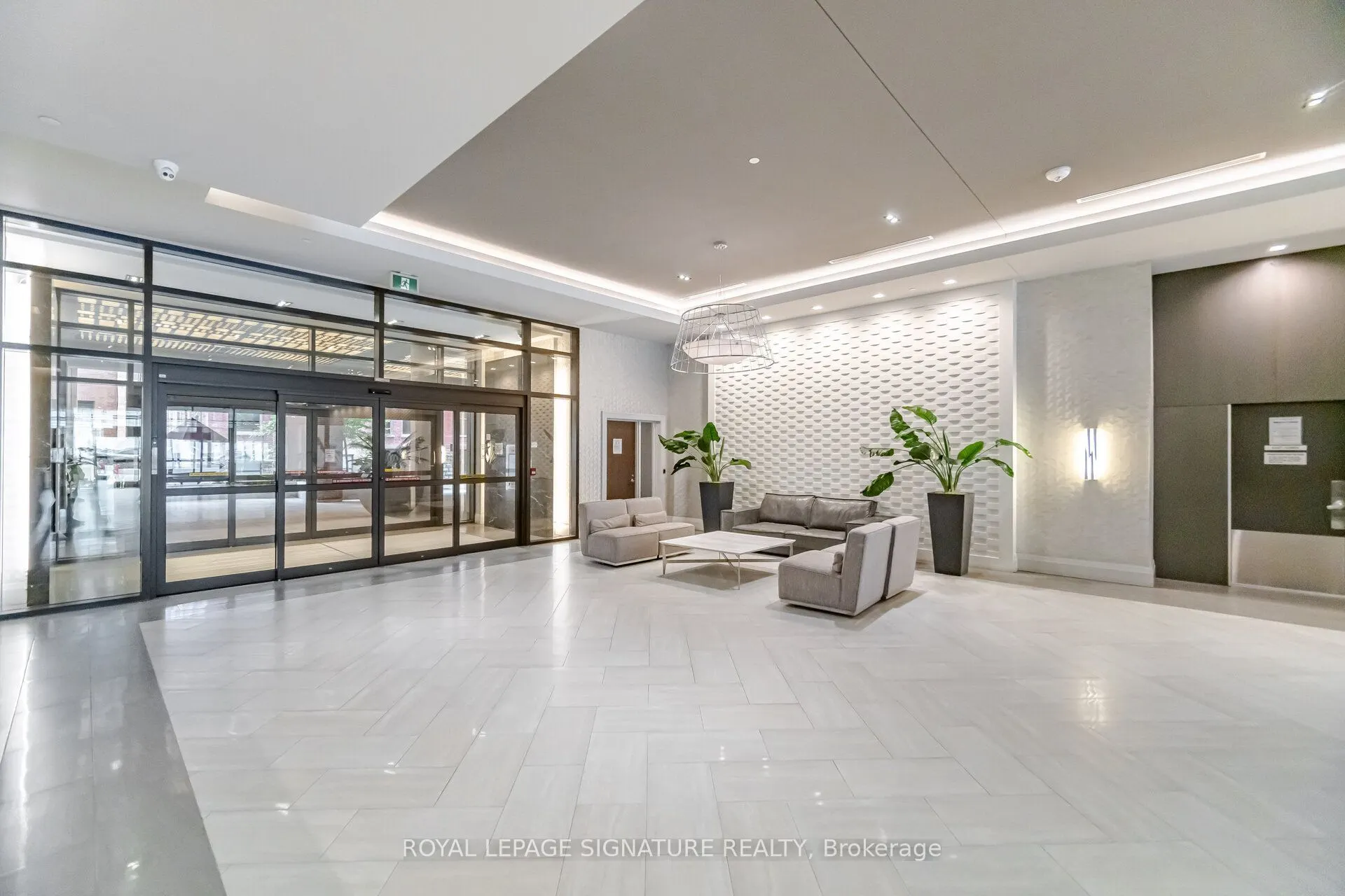 460 Adelaide Street E #1801
