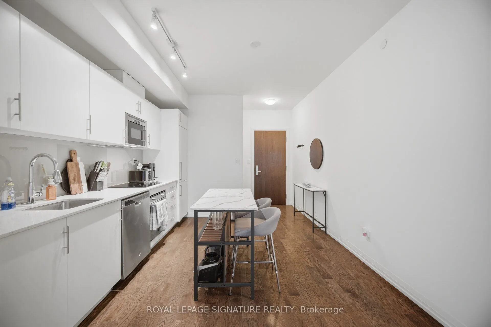 460 Adelaide Street E #1801