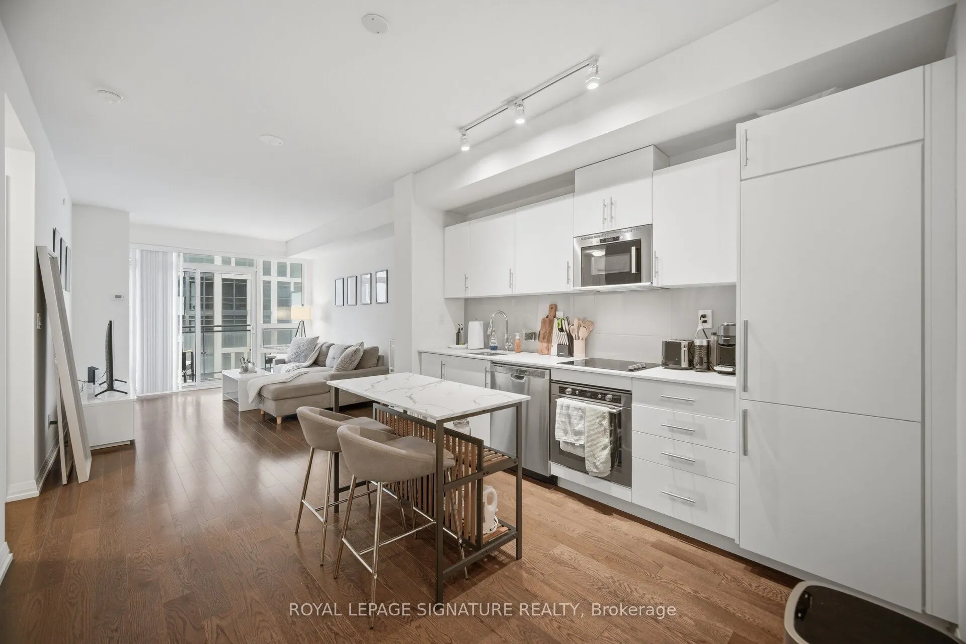 460 Adelaide Street E #1801