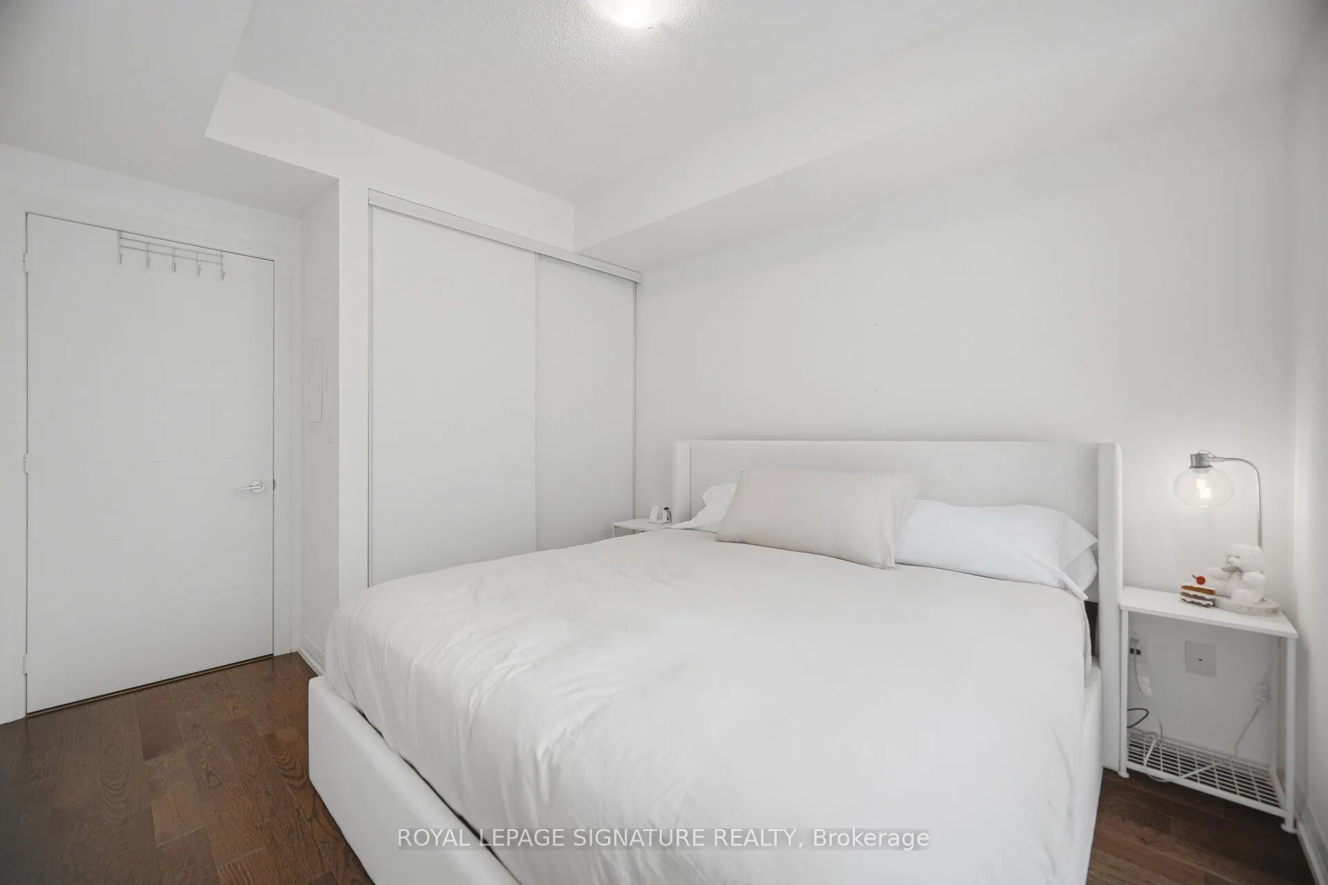 460 Adelaide Street E #1801