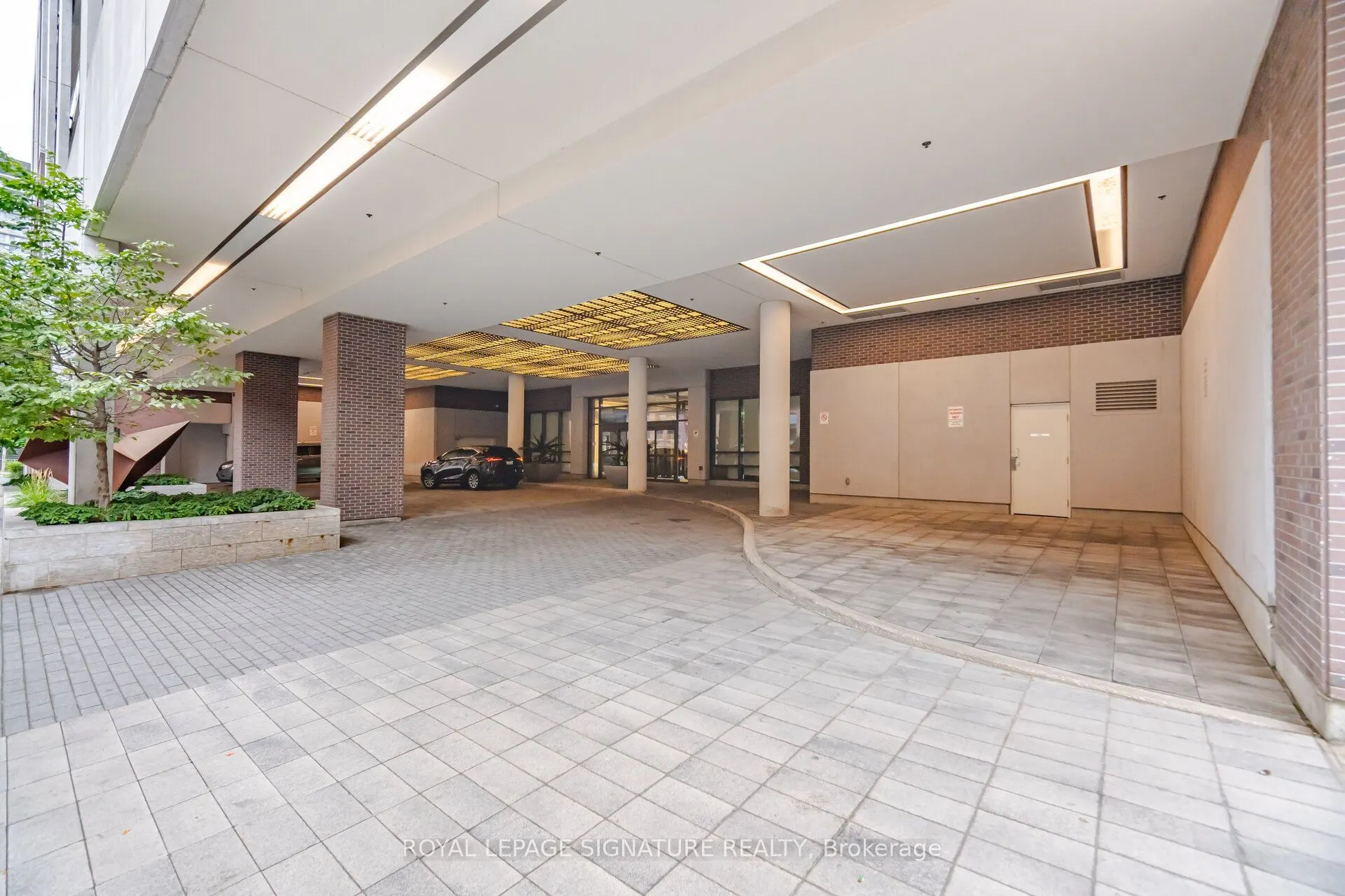 460 Adelaide Street E #1801