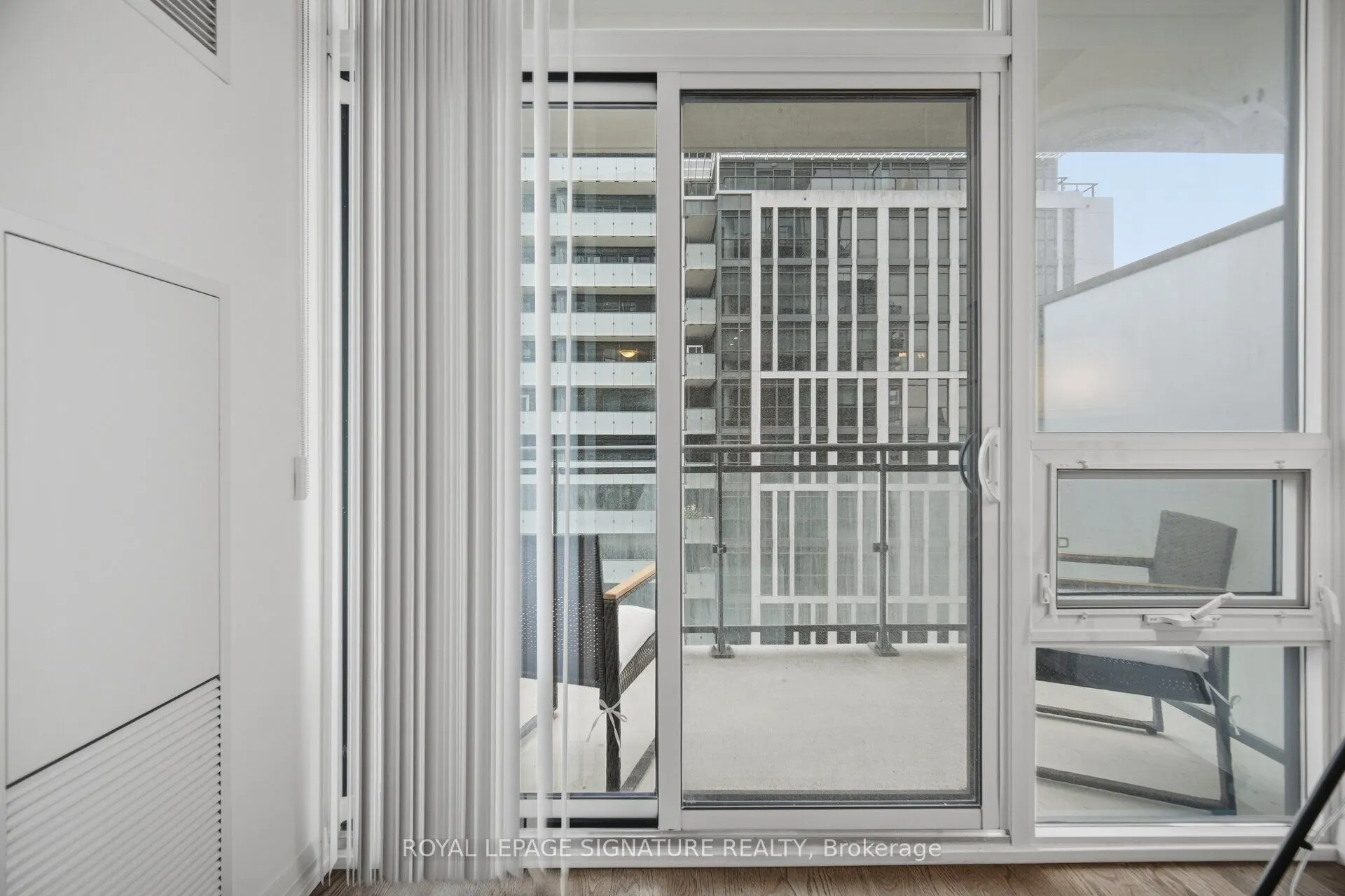 460 Adelaide Street E #1801