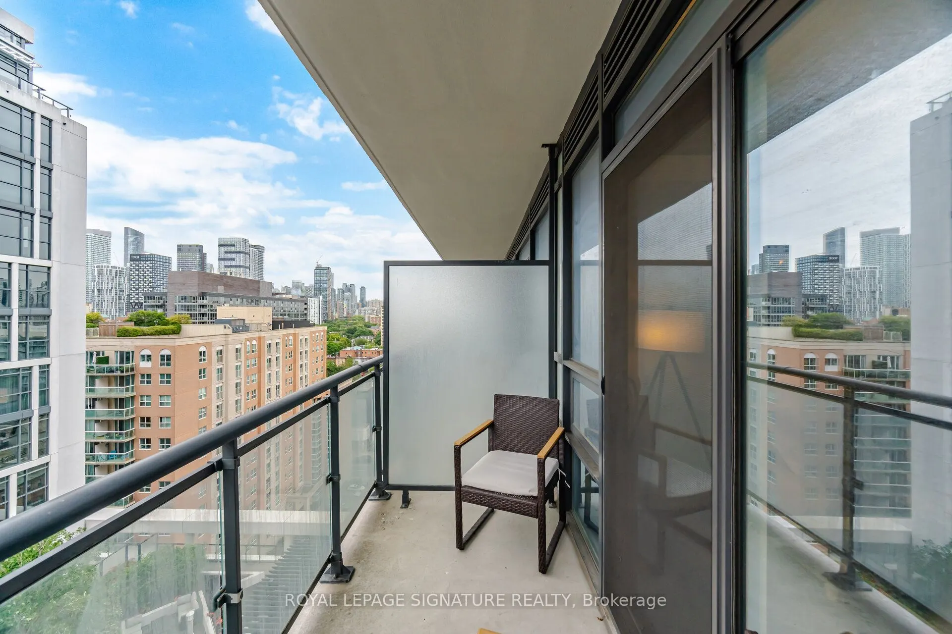 460 Adelaide Street E #1801