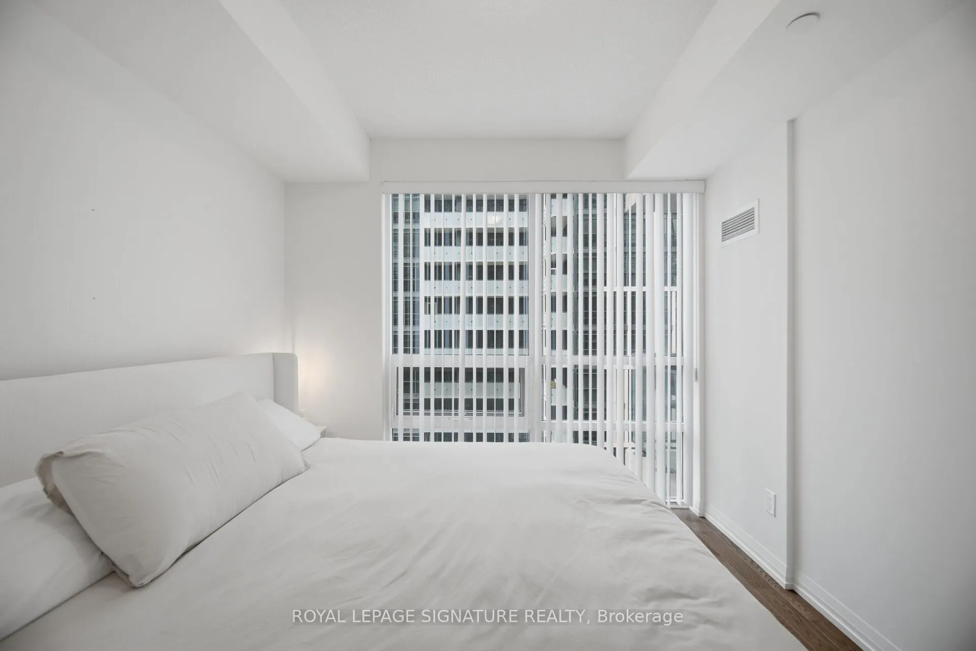 460 Adelaide Street E #1801
