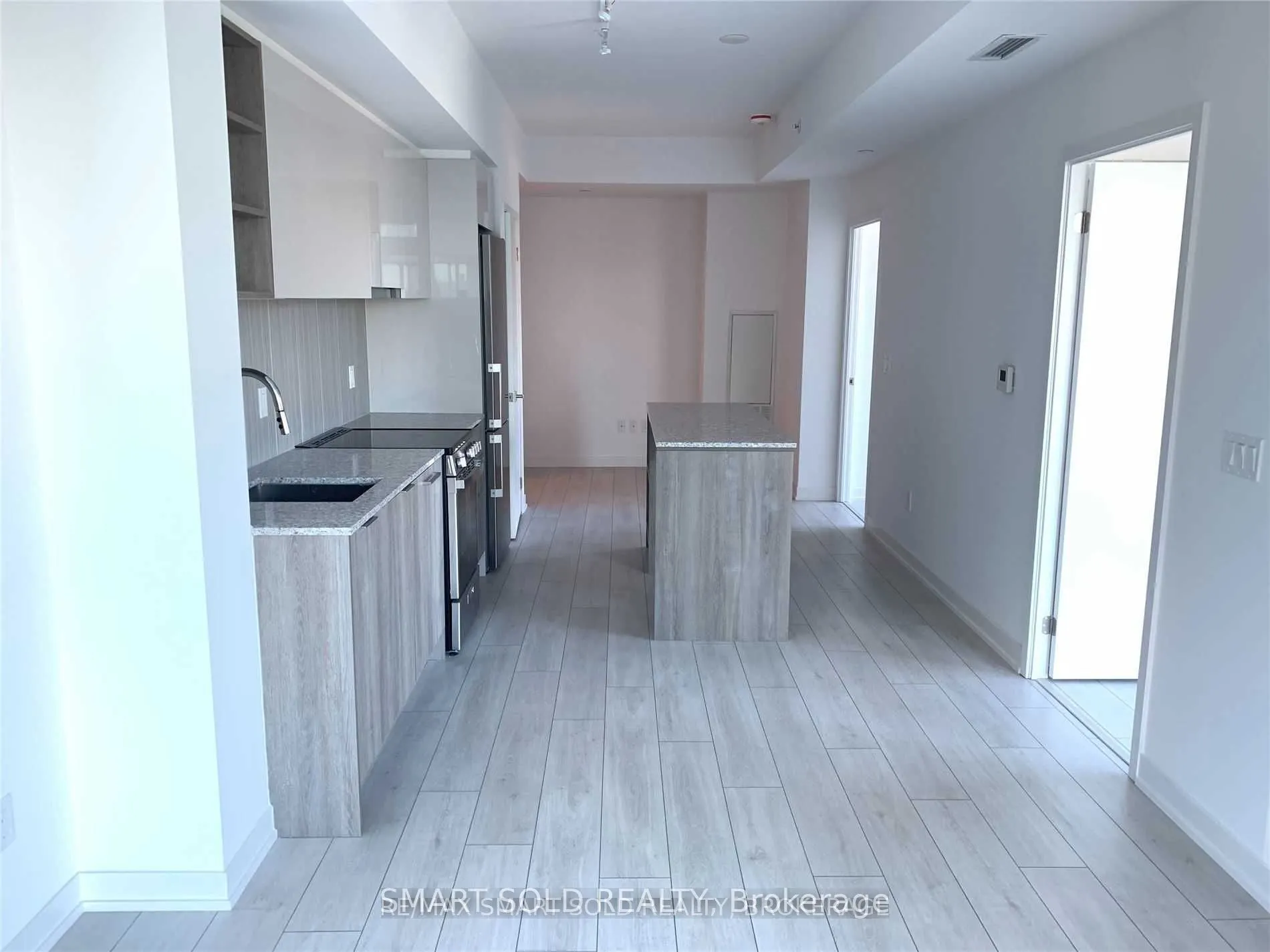 31 Tippett Road #831